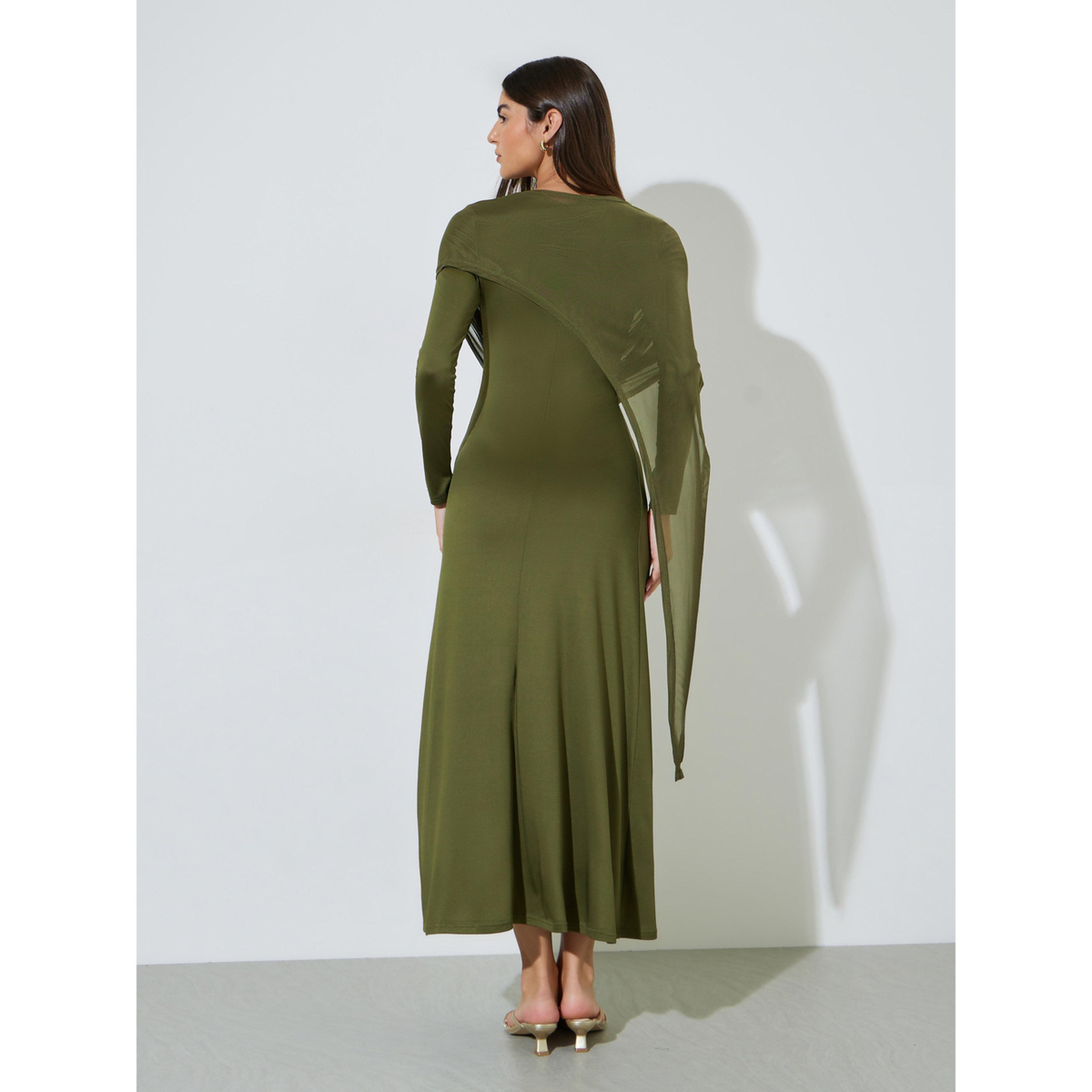 فستان طويل بحافة واسعة وأكمام طويلة وتفاصيل ثنيات بلون أخضر سادة-women-clothing-dresses-image-5