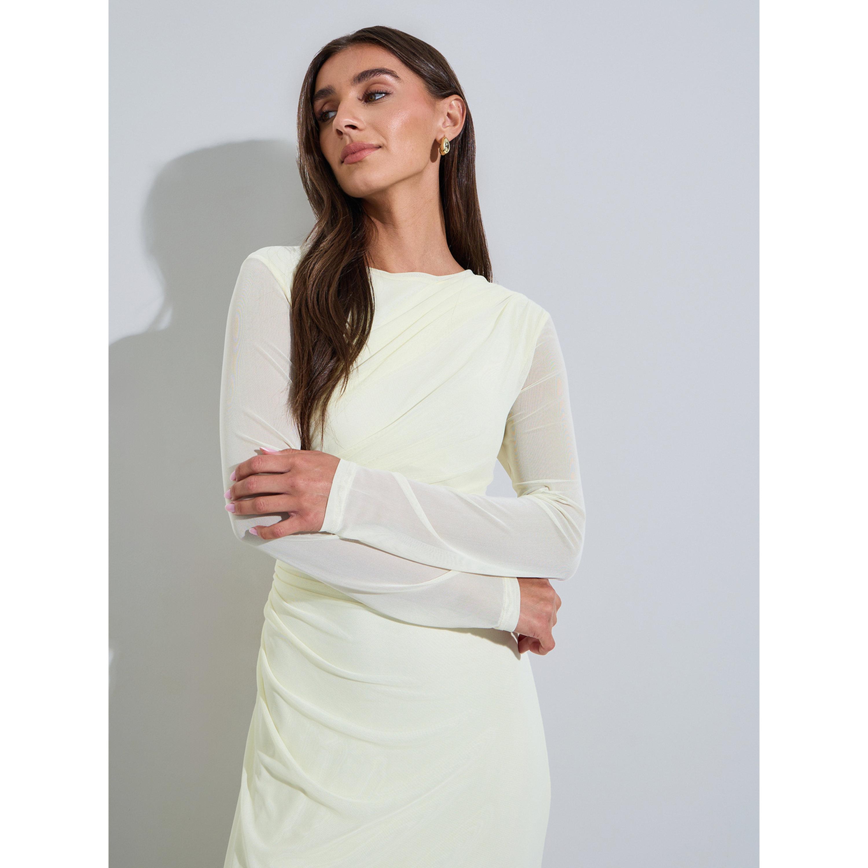 فستان طويل شبكي بتفاصيل ثنيات جانبية سادة بلون أصفر-women-clothing-dresses-image-2