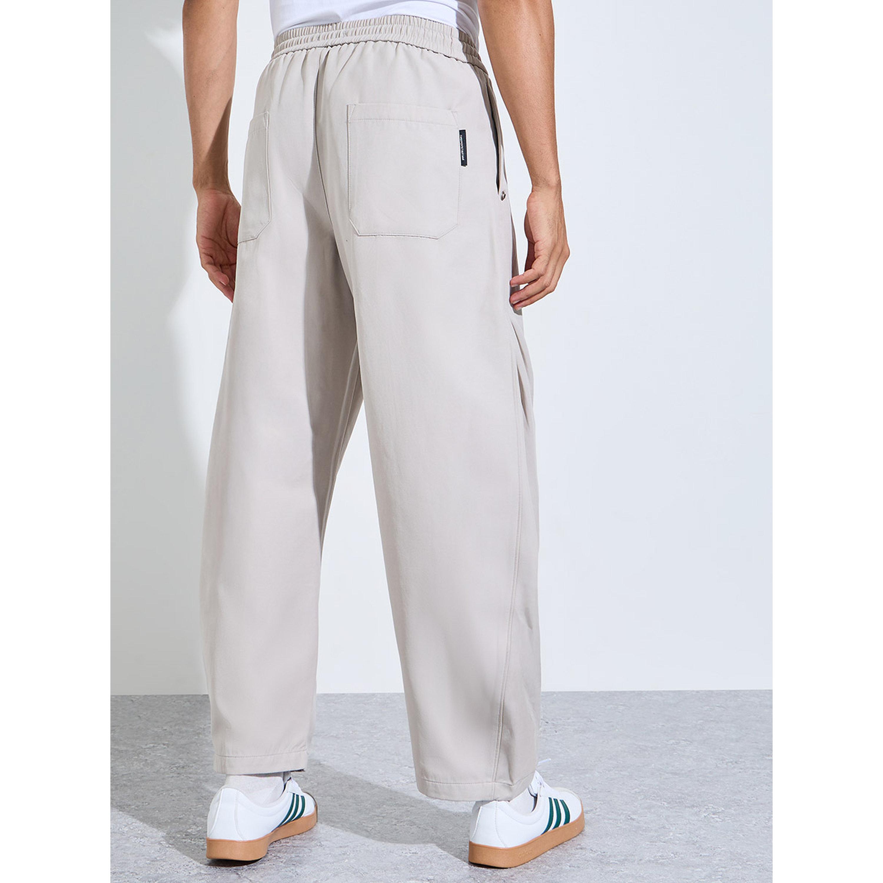 جوغر بأرجل واسعة وتفاصيل جيوب بلون سادة-men-clothing-joggers-image-4