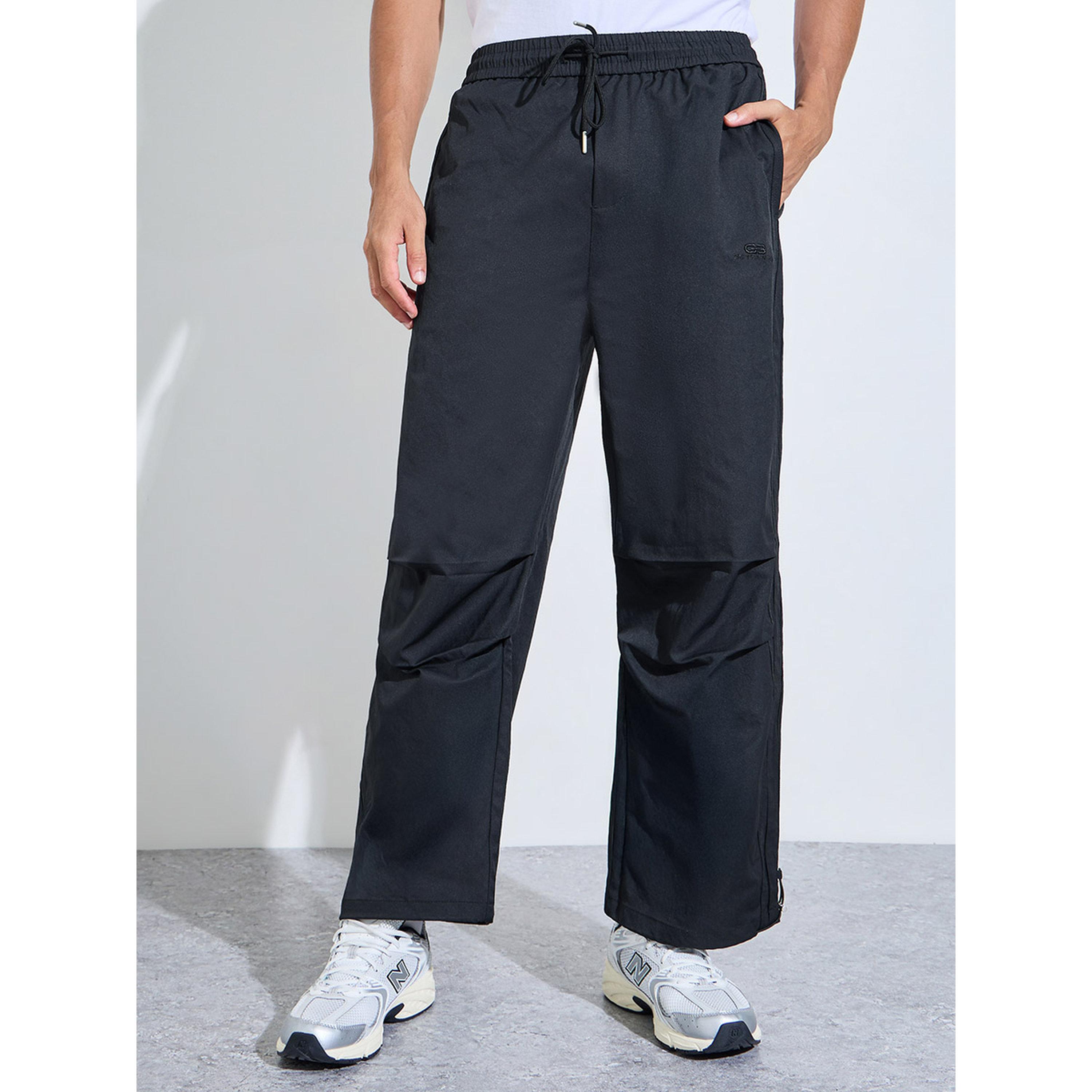 جوغر بأرجل واسعة ورباط ومطرز بالشعار-men-clothing-joggers-image-1