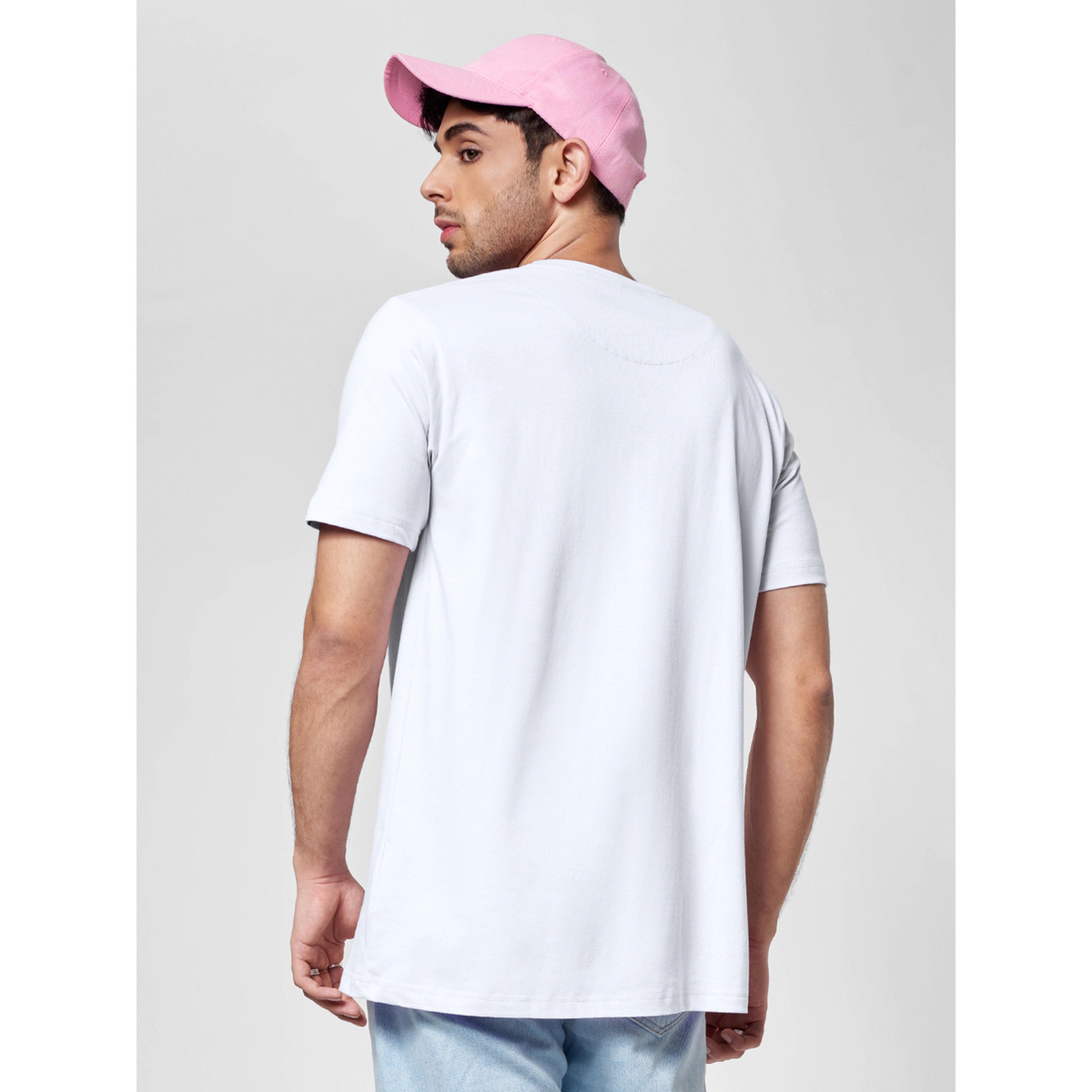 تيشيرت رجالي قطن أبيض بياقة دائرية وأكمام قصيرة وطبعة جرافيك فريندز-men-clothing-tshirtsandpolos-tshirts-image-4