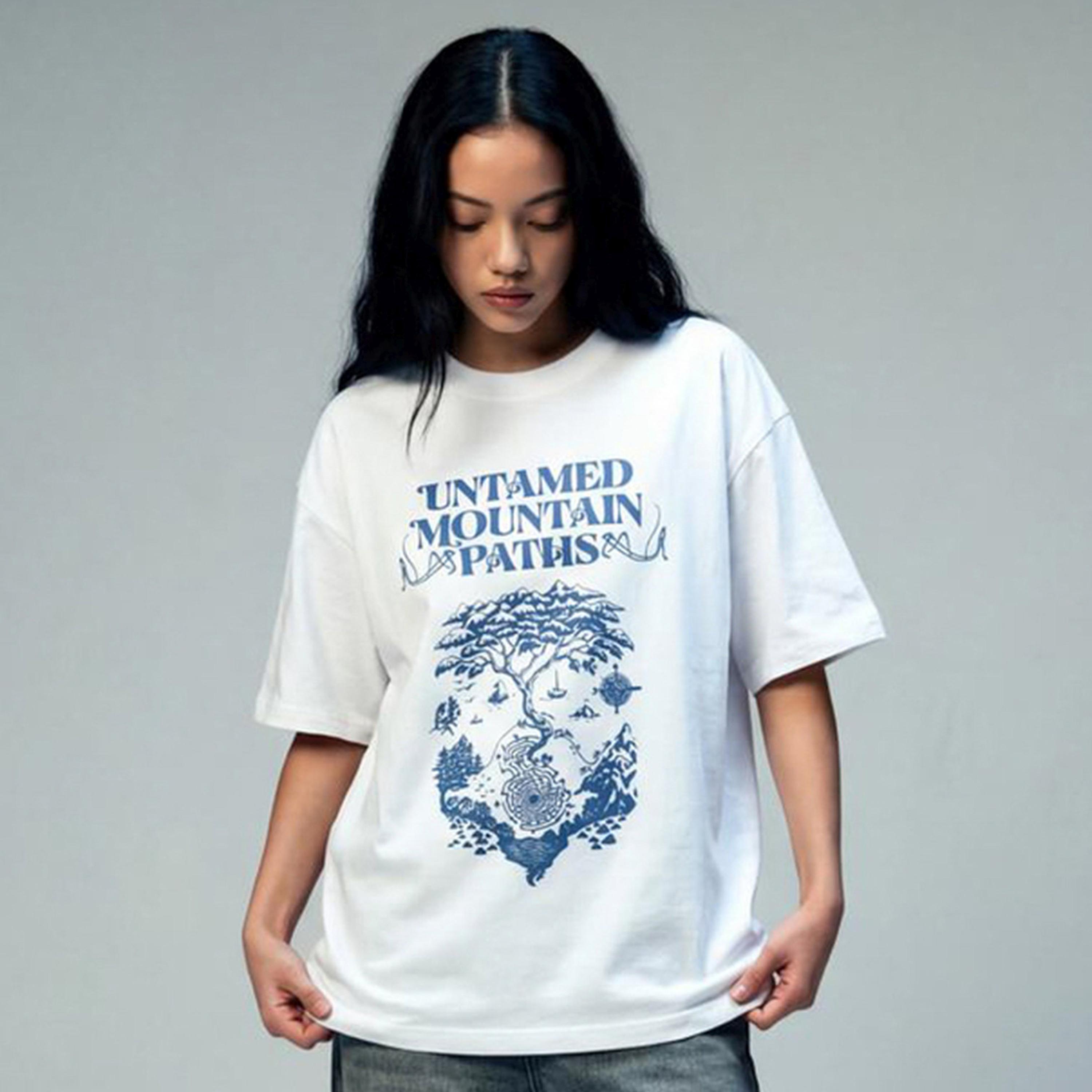 تيشيرت واسع بأكمام قصيرة وطبعة رسومات باللون الأبيض-women-clothing-tshirts-image-1