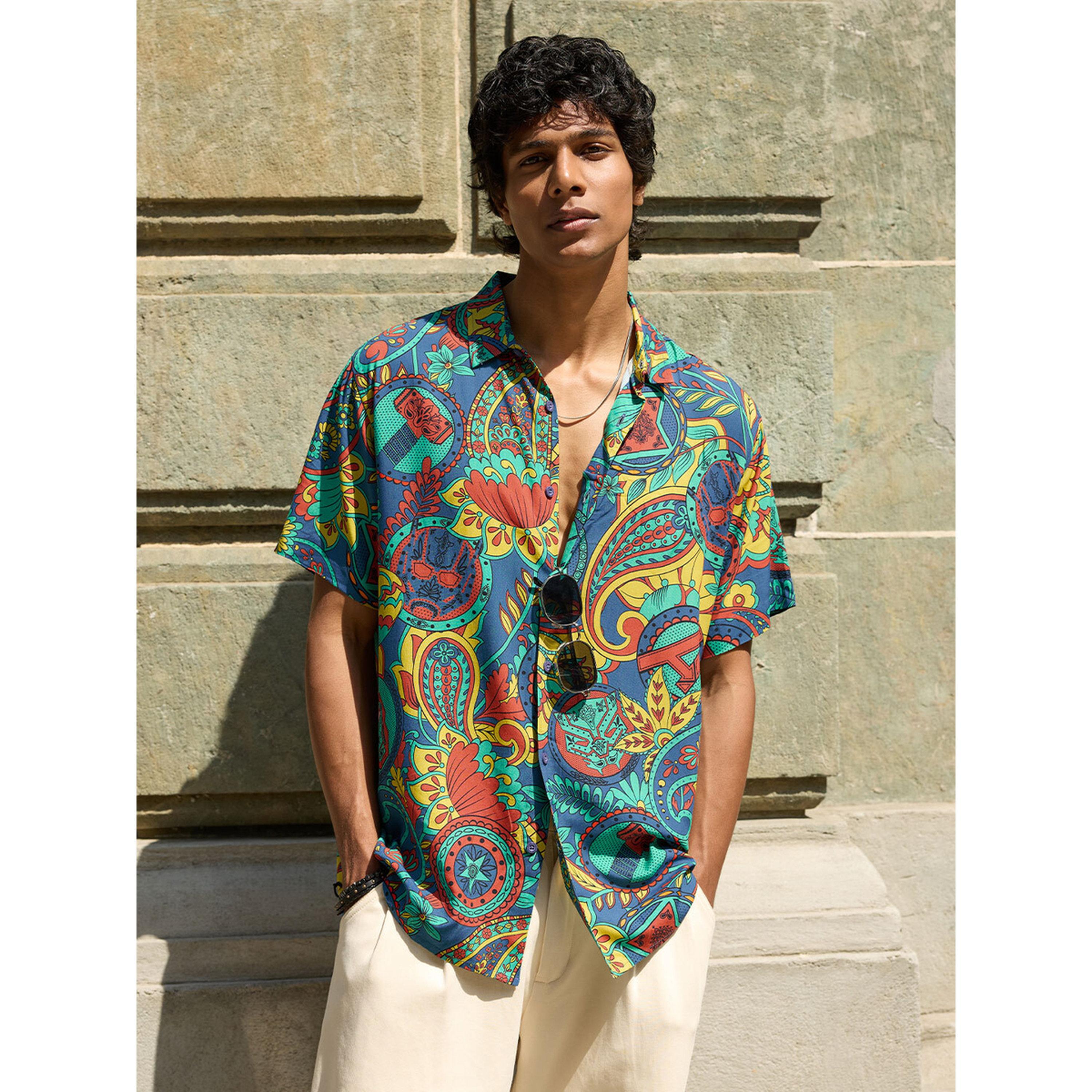 قميص رجالي بياقة واسعة وطبعة بيزلي متعدد الألوان-men-clothing-shirts-image-1