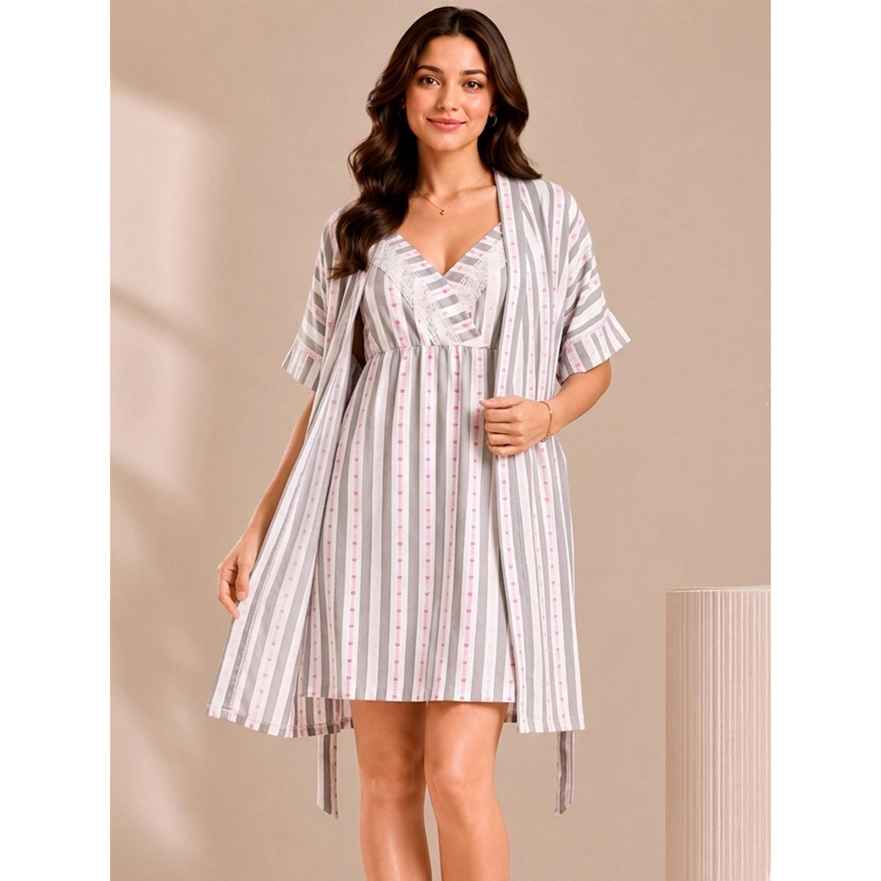 طقم منسق من روب وقميص نوم رايون مطبوع باللون الأبيض-women-clothing-nightwear-robes-image-1
