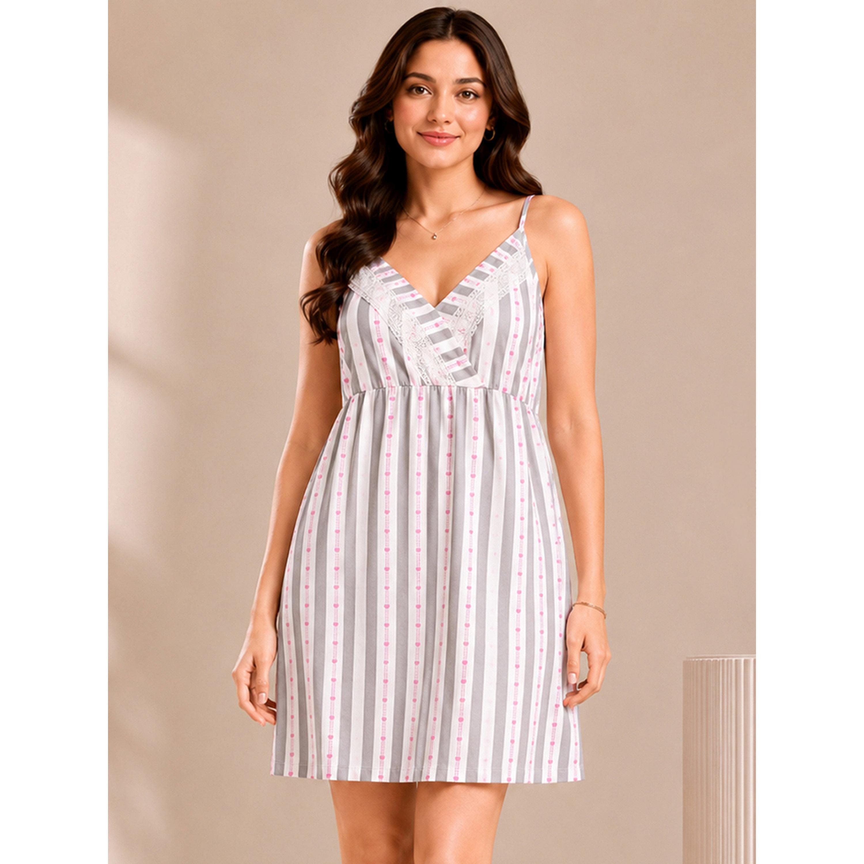 طقم منسق من روب وقميص نوم رايون مطبوع باللون الأبيض-women-clothing-nightwear-robes-image-3