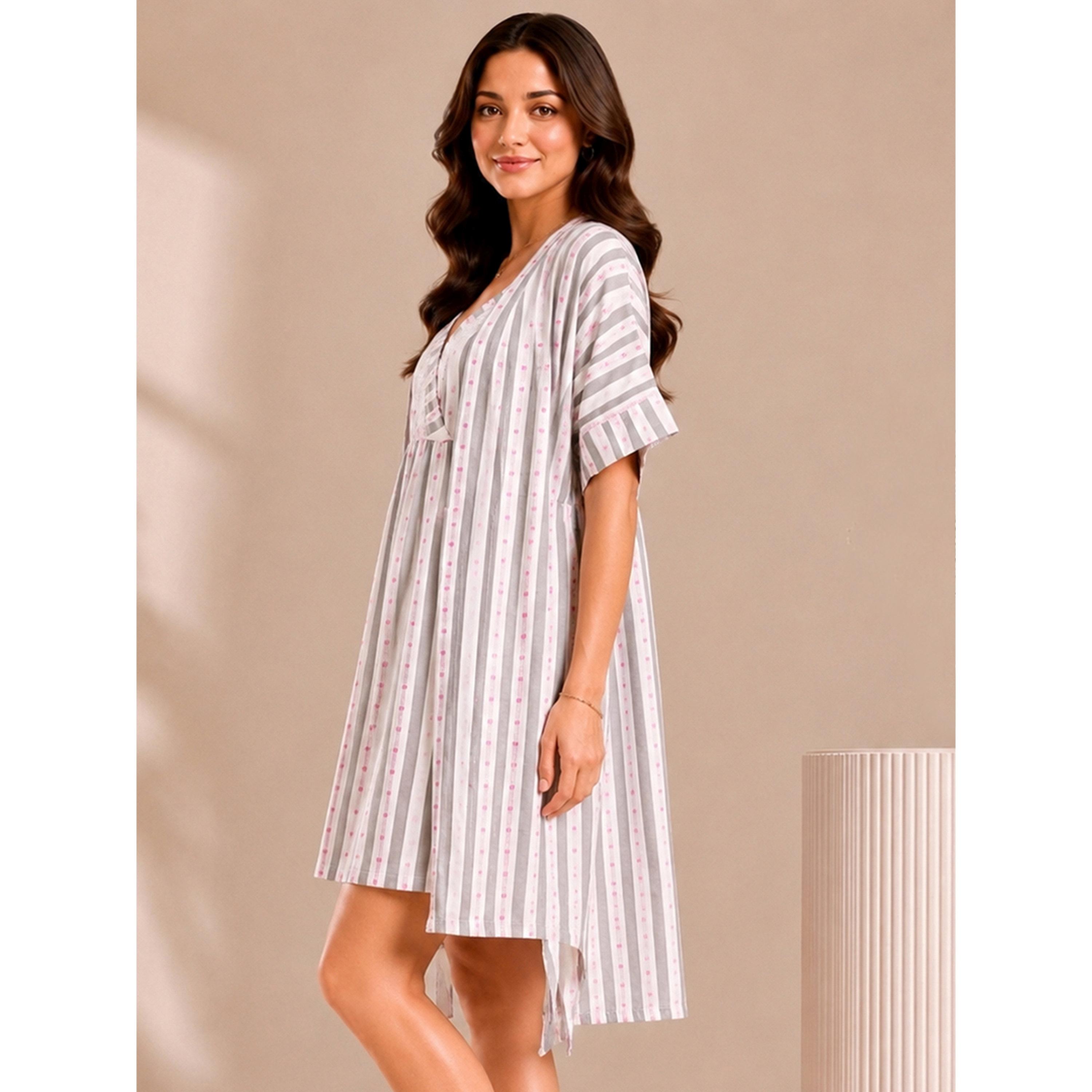 طقم منسق من روب وقميص نوم رايون مطبوع باللون الأبيض-women-clothing-nightwear-robes-image-7