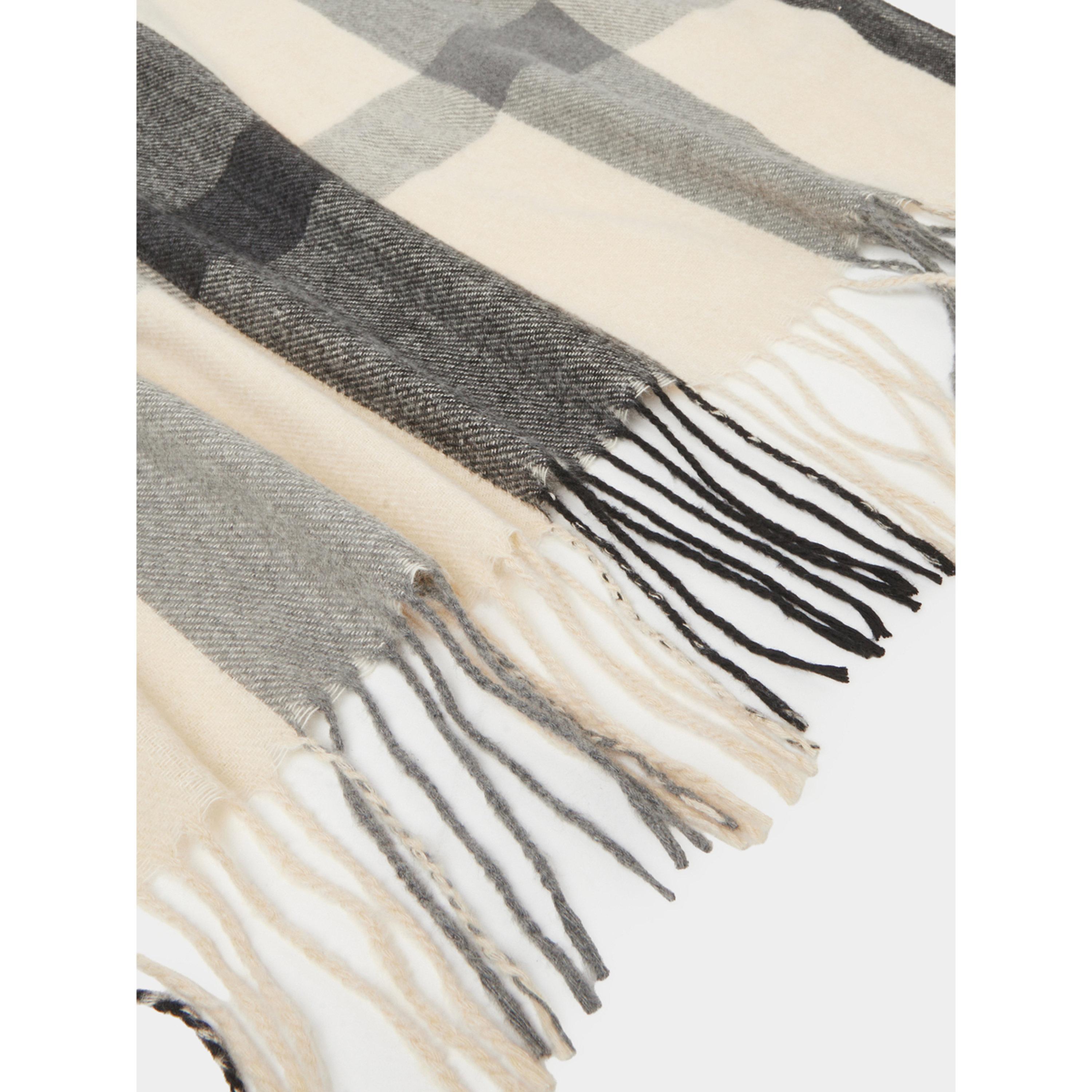 وشاح بتفاصيل شرابات ونمط مربعات رمادي-women-clothingaccessories-scarves-image-3