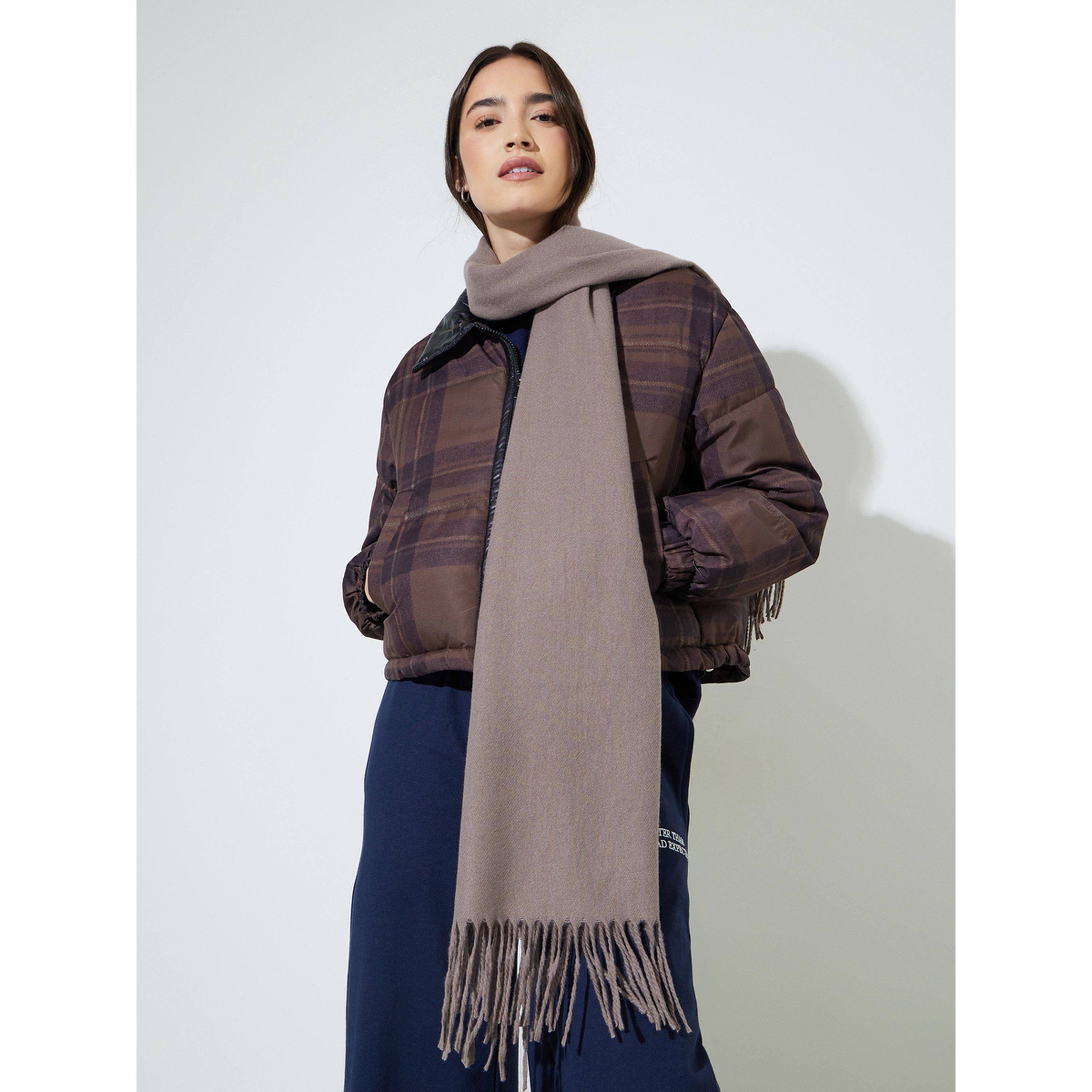 وشاح كلاسيكي بشراشيب بني-women-clothingaccessories-scarves-image-2