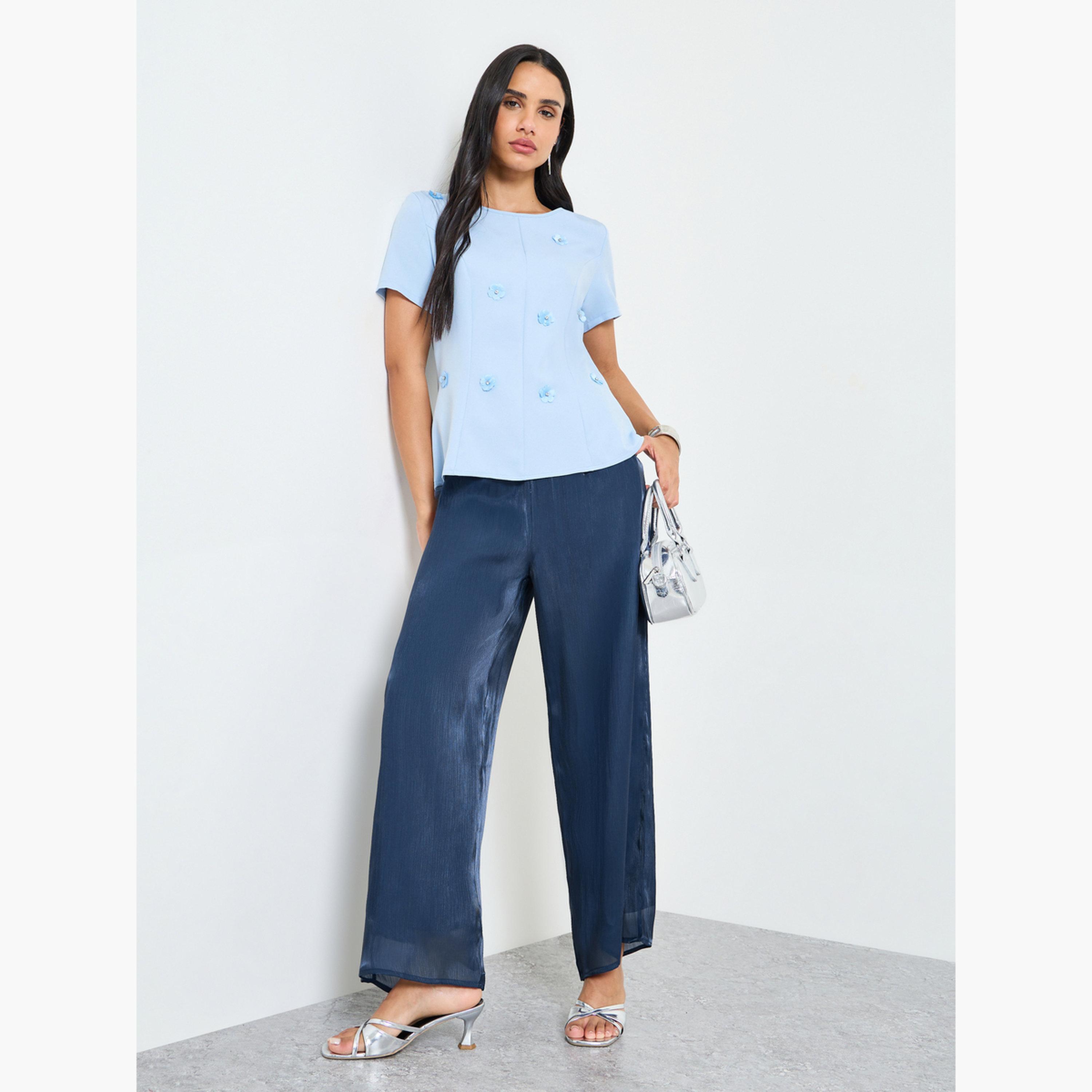 بلوزة بأكمام قصيرة بتزينات زهور باللون الأزرق-women-clothing-shirtsandblouses-blouses-image-2