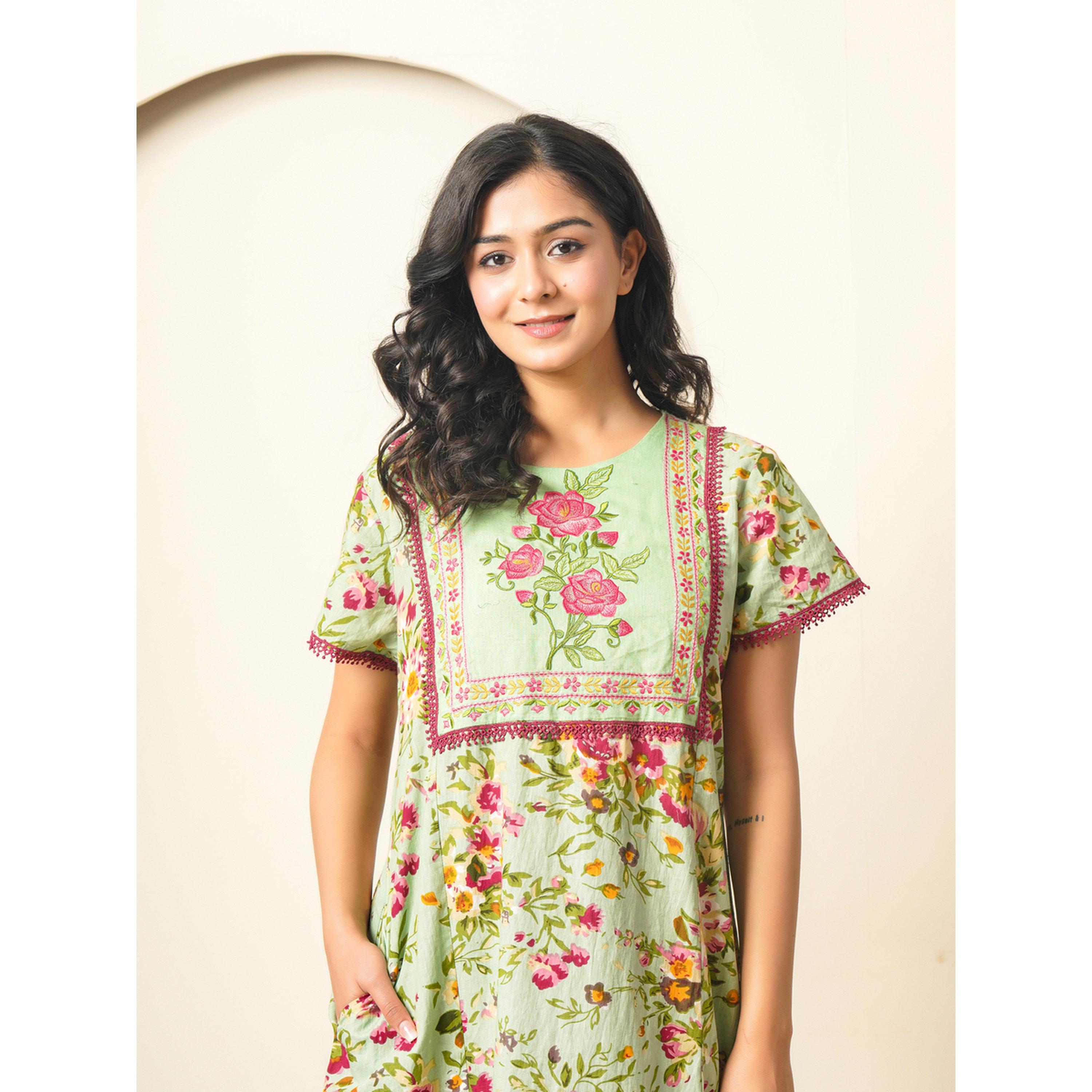 قميص نوم قطن بأكمام قصيرة ومطرز بأزهار-women-clothing-nightwear-nighties-image-4