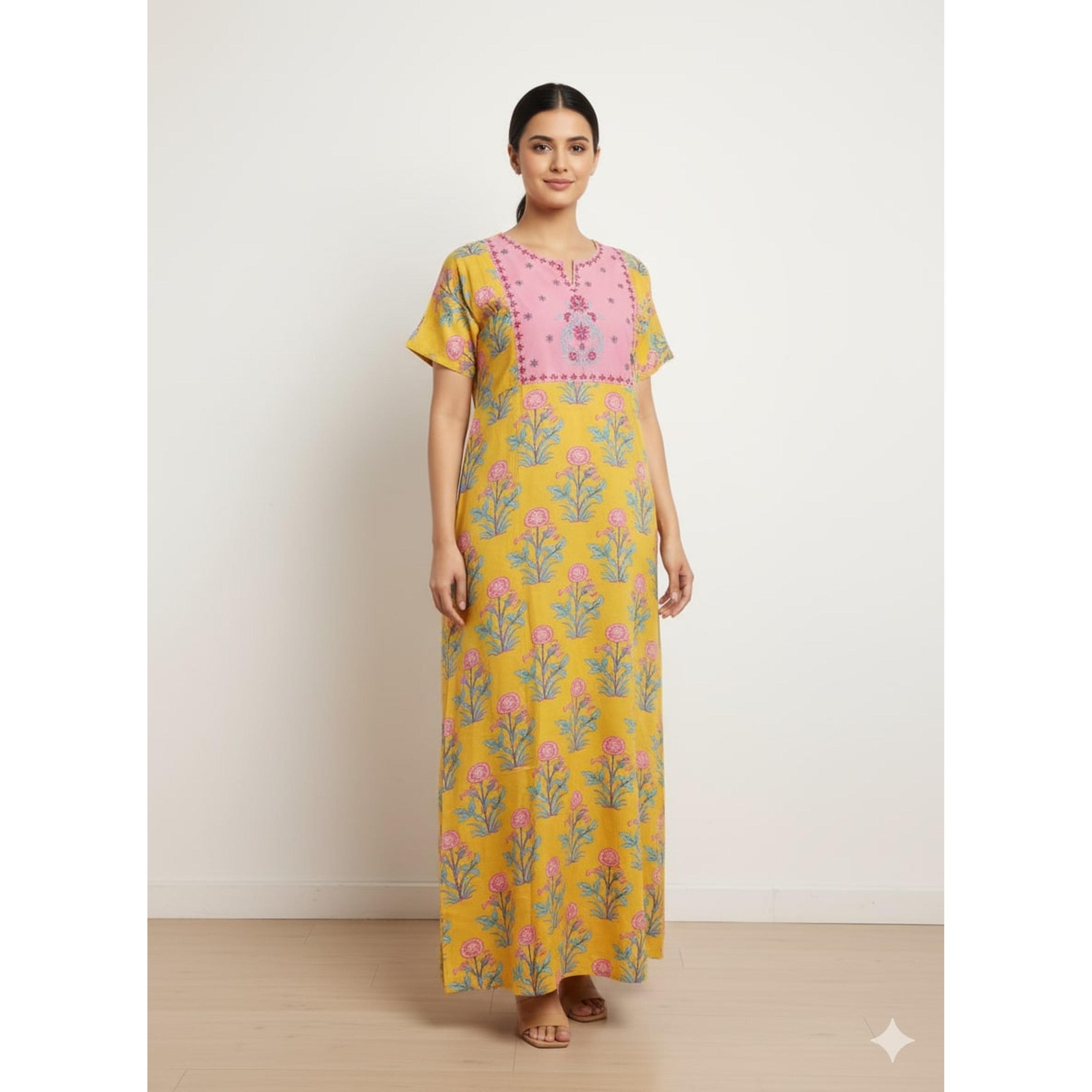 قميص نوم بأكمام قصيرة وطبعة أزهار بلون خردلي-women-clothing-nightwear-nighties-image-1