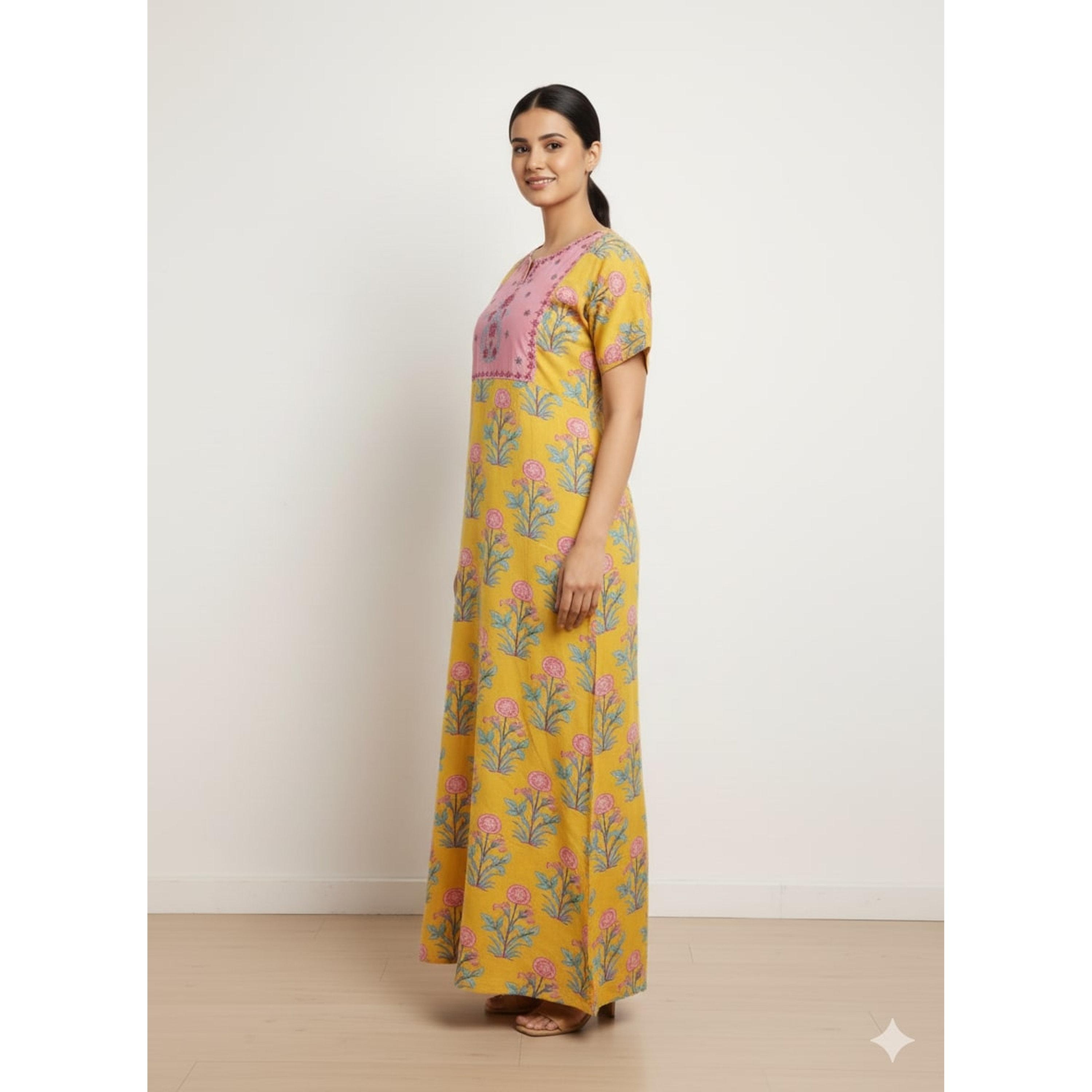 قميص نوم بأكمام قصيرة وطبعة أزهار بلون خردلي-women-clothing-nightwear-nighties-image-2