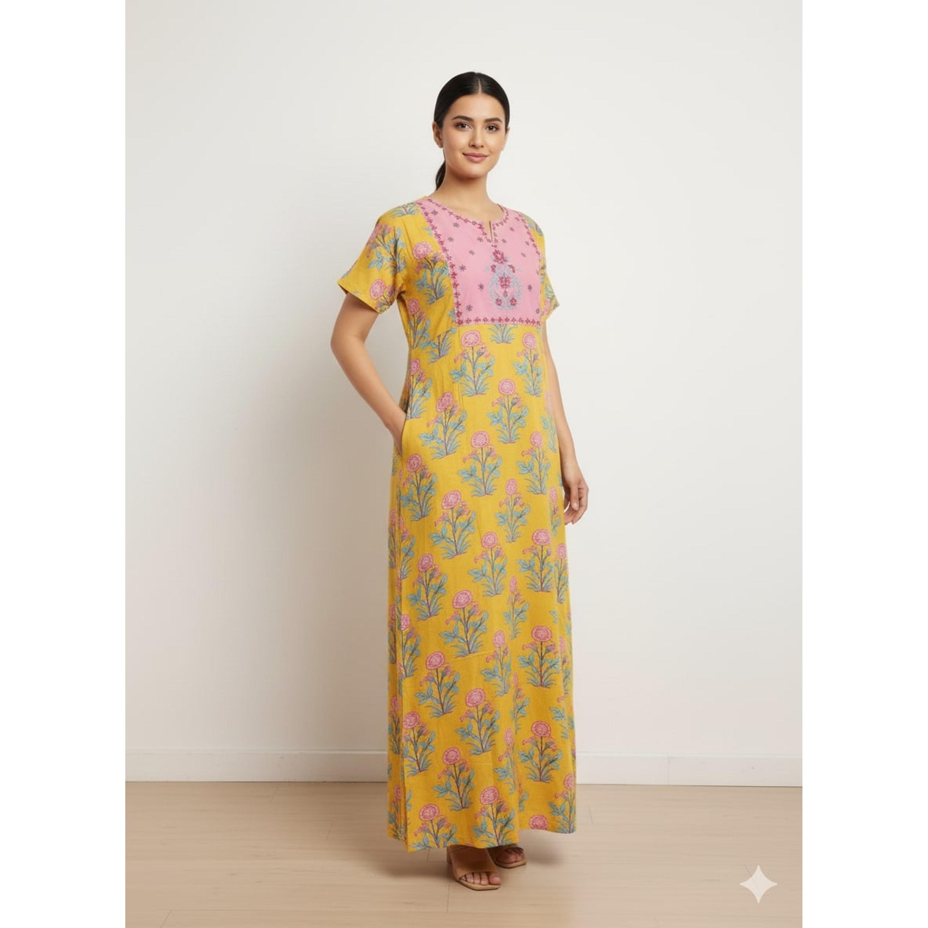 قميص نوم بأكمام قصيرة وطبعة أزهار بلون خردلي-women-clothing-nightwear-nighties-image-4