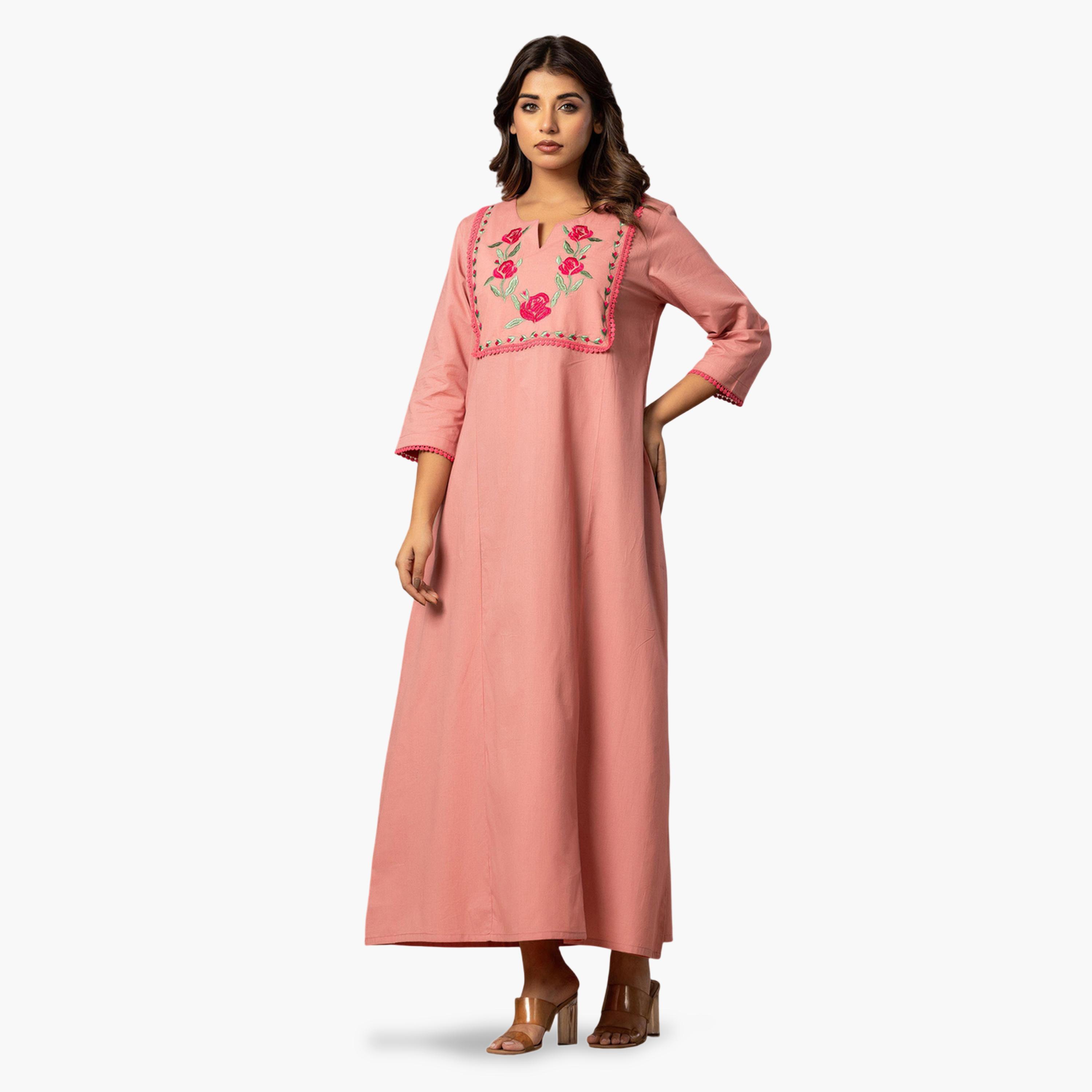 قميص نوم قطن بأكمام قصيرة ومطرز بأزهار بلون وردي-women-clothing-nightwear-nighties-image-3
