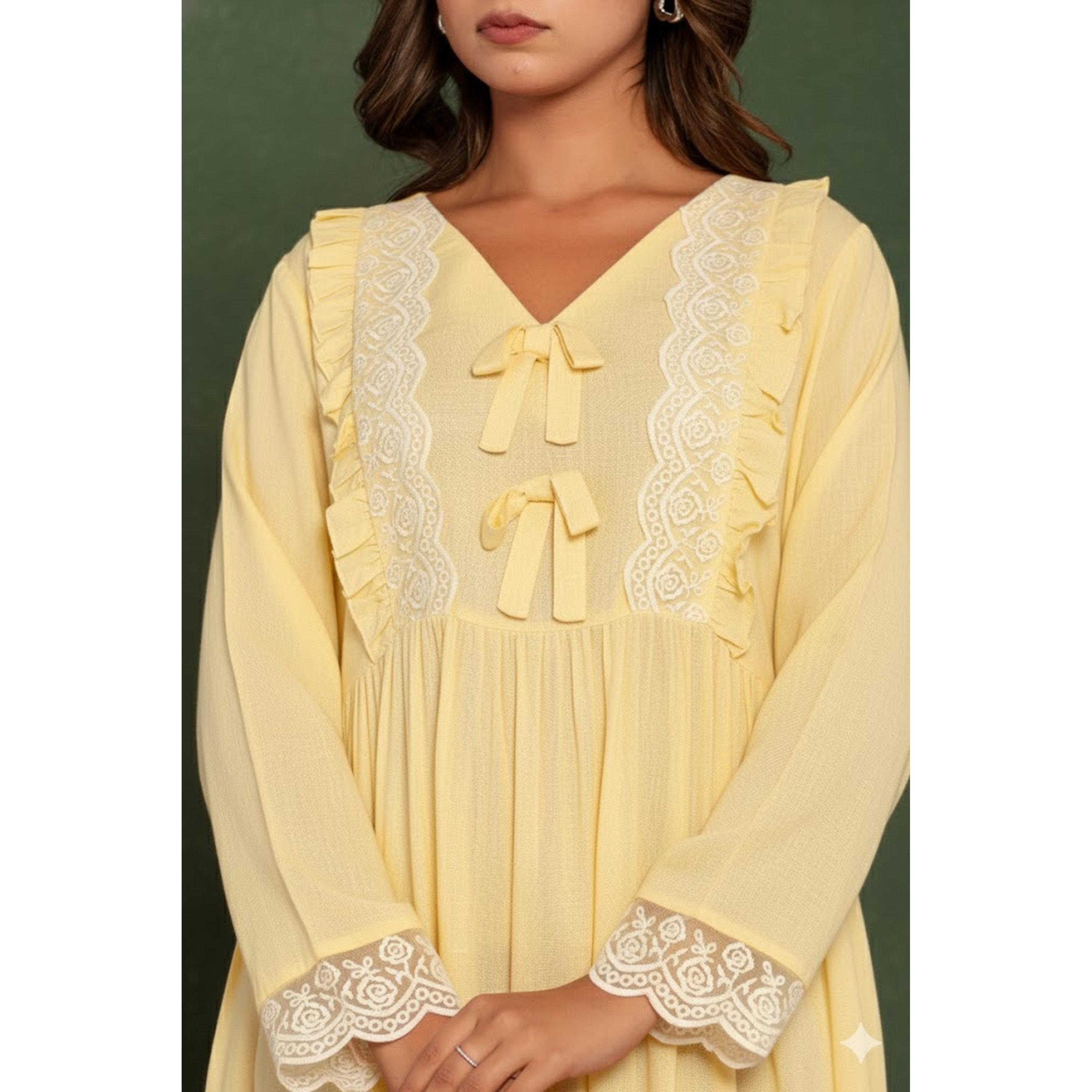 قميص نوم بأكمام طويلة وتفاصيل دانتيل فيسكوز أصفر-women-clothing-nightwear-nighties-image-6