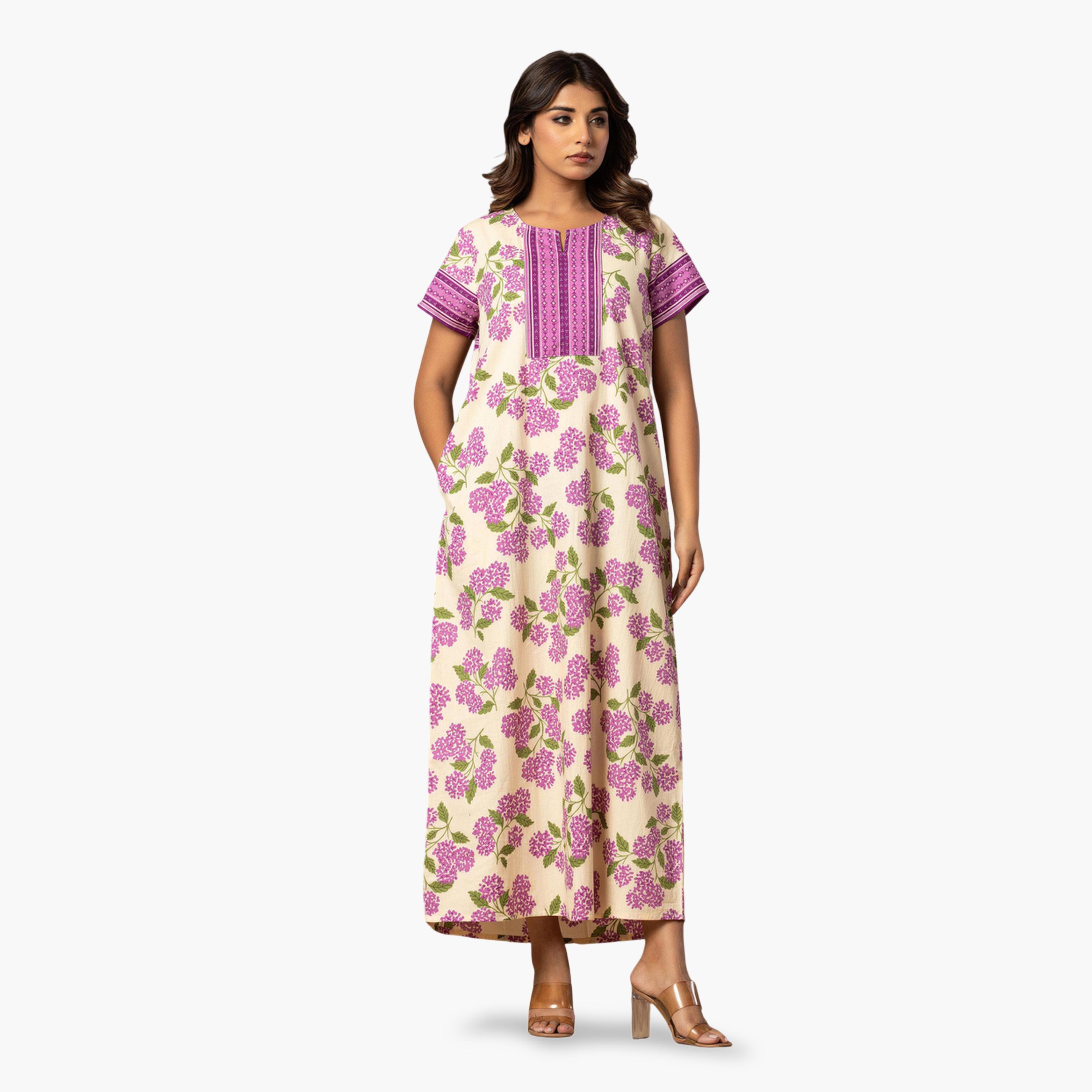 قميص نوم قطن بأكمام قصيرة وطبعة أزهار بلون أبيض-women-clothing-nightwear-nighties-image-1