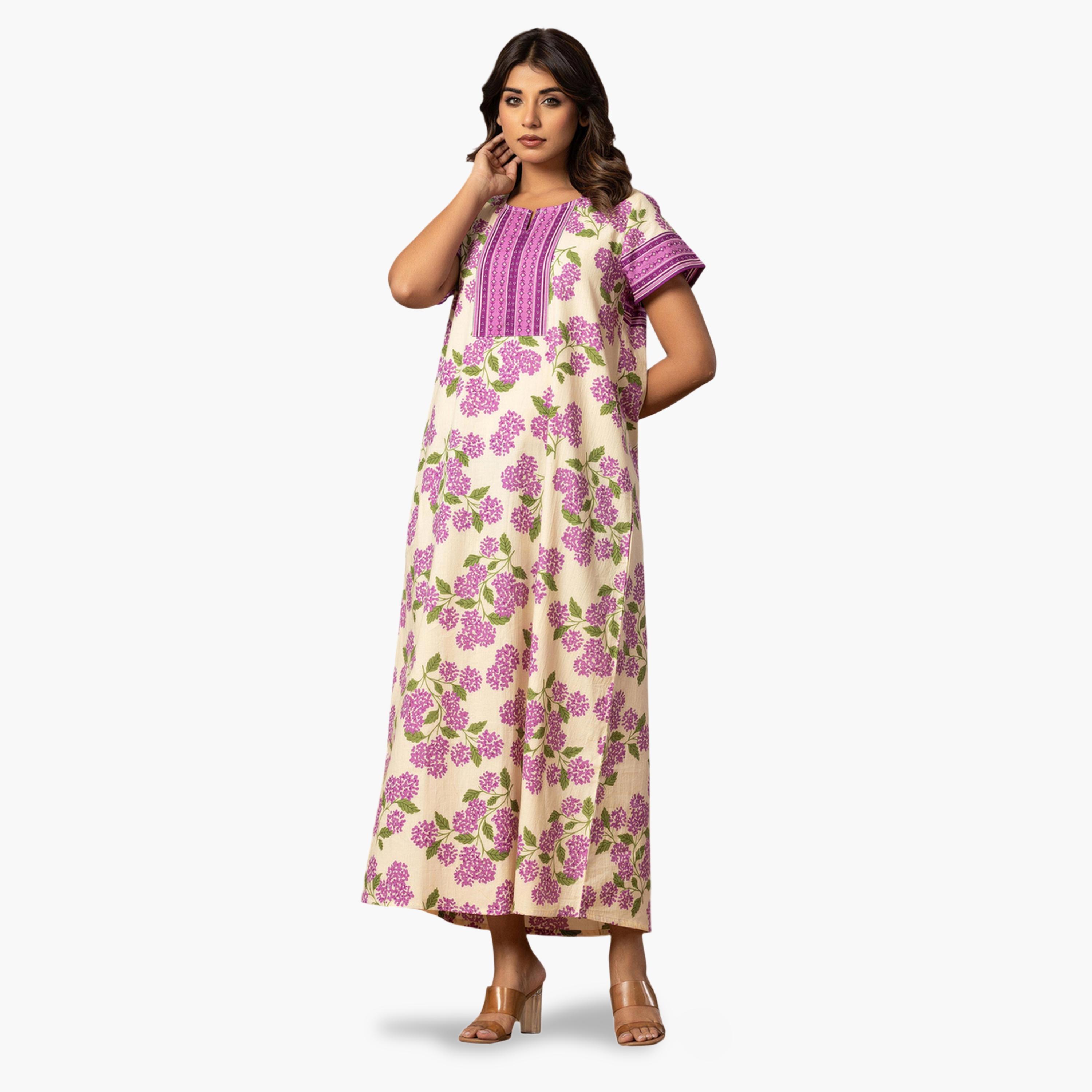 قميص نوم قطن بأكمام قصيرة وطبعة أزهار بلون أبيض-women-clothing-nightwear-nighties-image-2