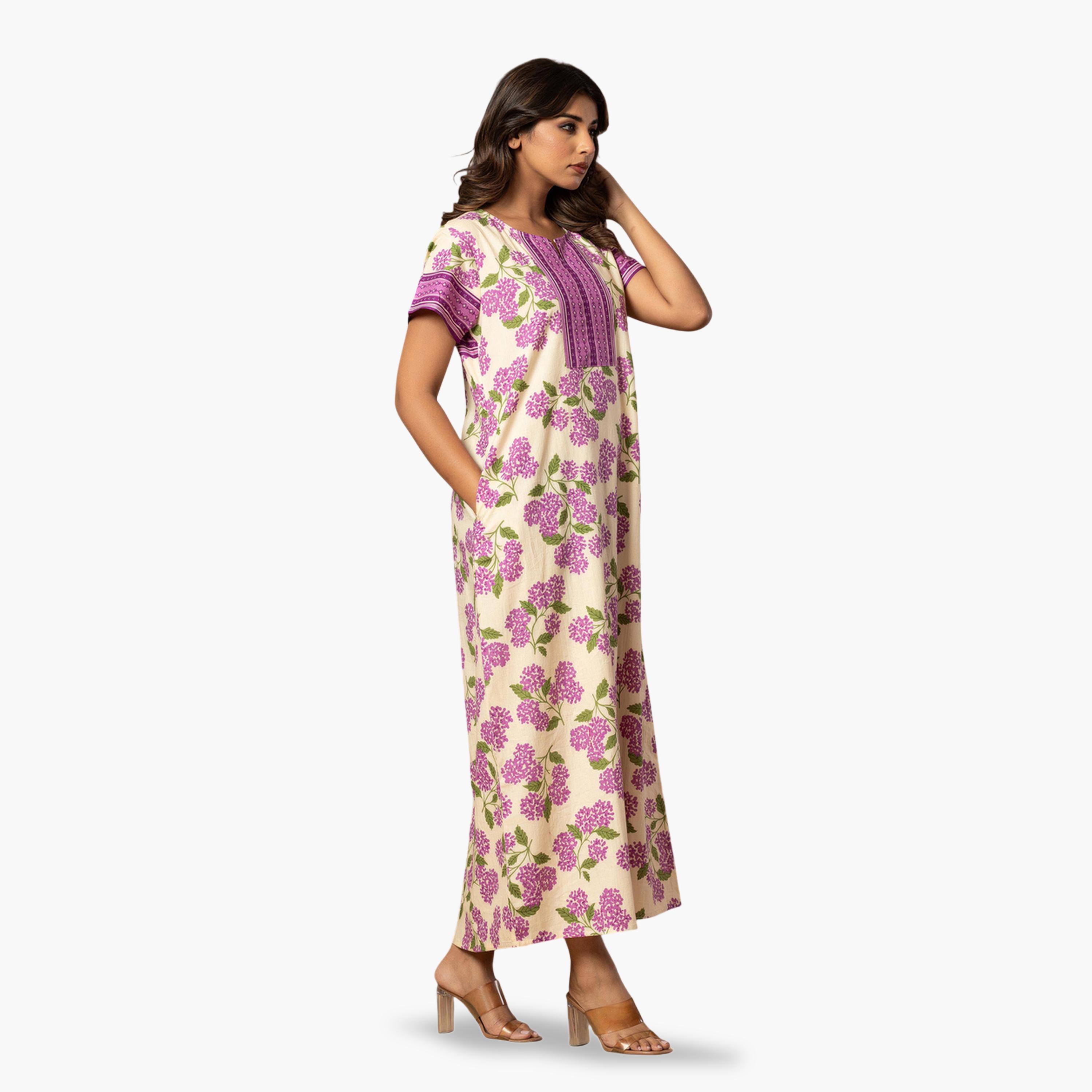 قميص نوم قطن بأكمام قصيرة وطبعة أزهار بلون أبيض-women-clothing-nightwear-nighties-image-3
