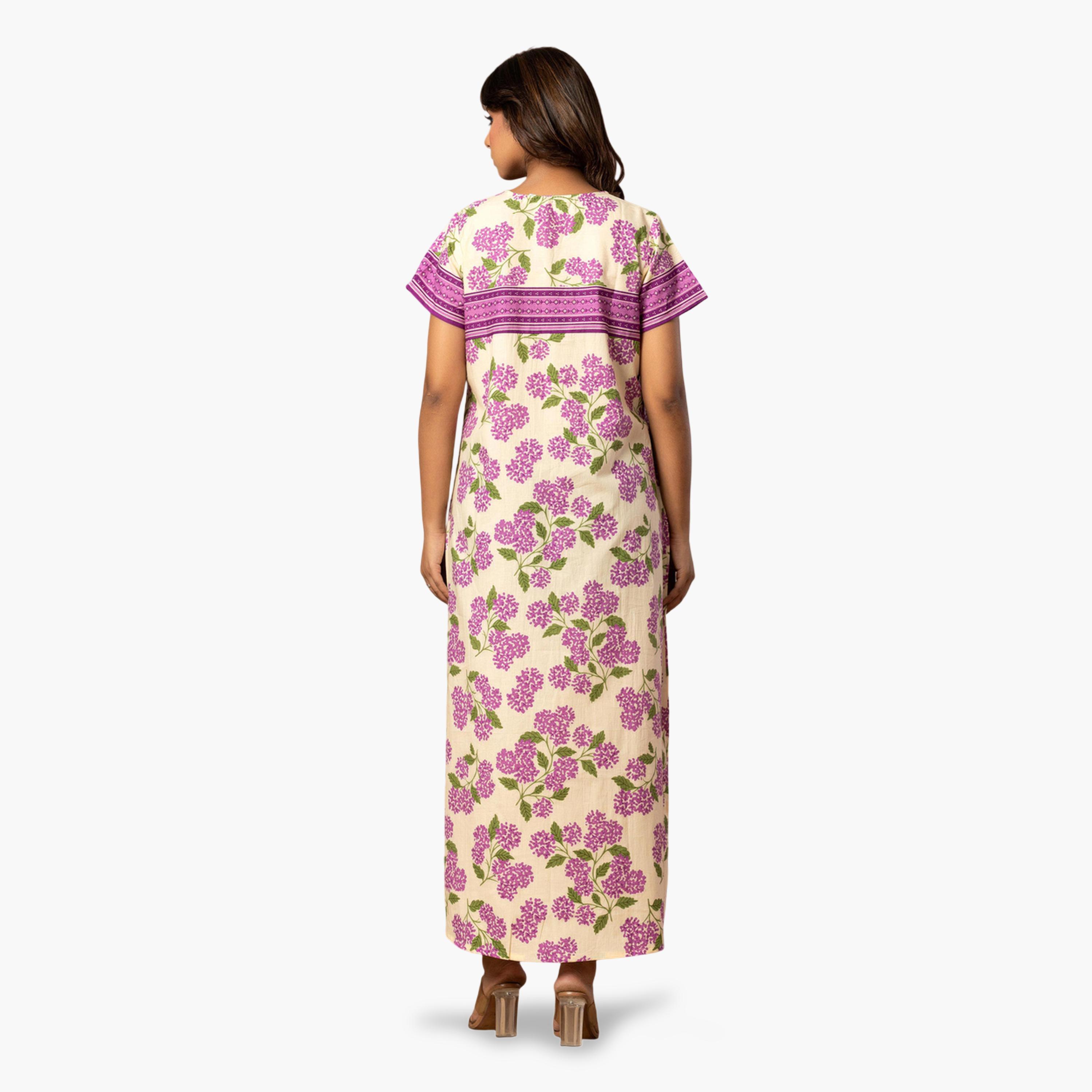 قميص نوم قطن بأكمام قصيرة وطبعة أزهار بلون أبيض-women-clothing-nightwear-nighties-image-5