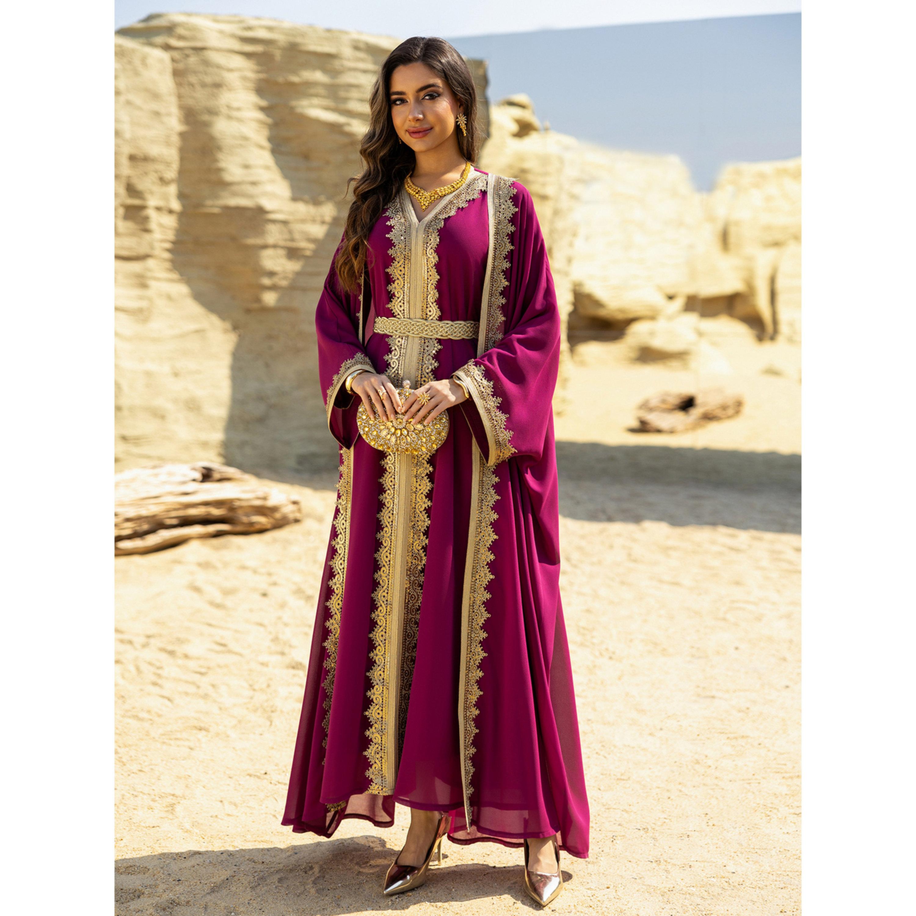 طقم منسق من عباية وفستان دانتيل ومزين بتطريز ذهبي-women-arabicclothing-sets-image-4