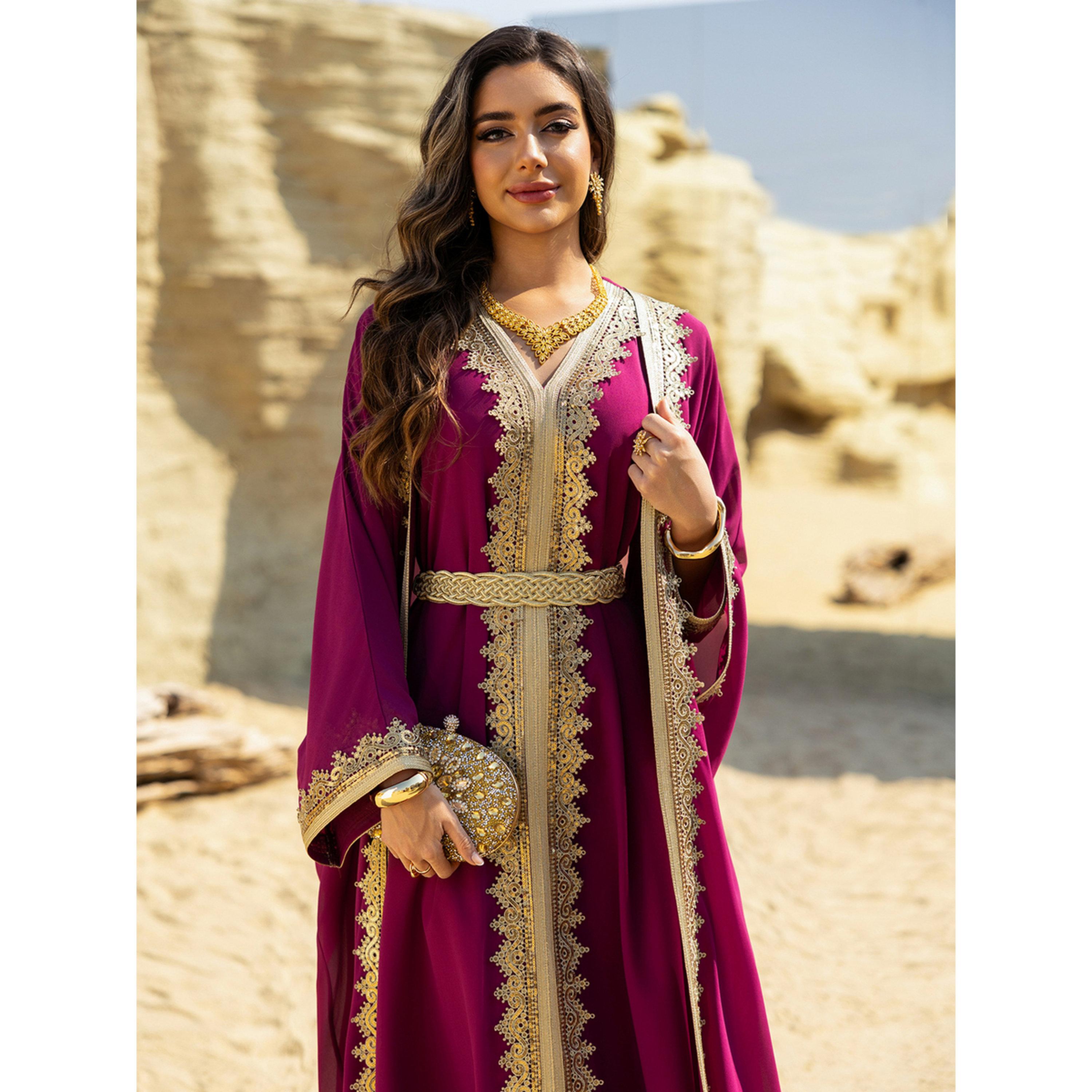 طقم منسق من عباية وفستان دانتيل ومزين بتطريز ذهبي-women-arabicclothing-sets-image-5