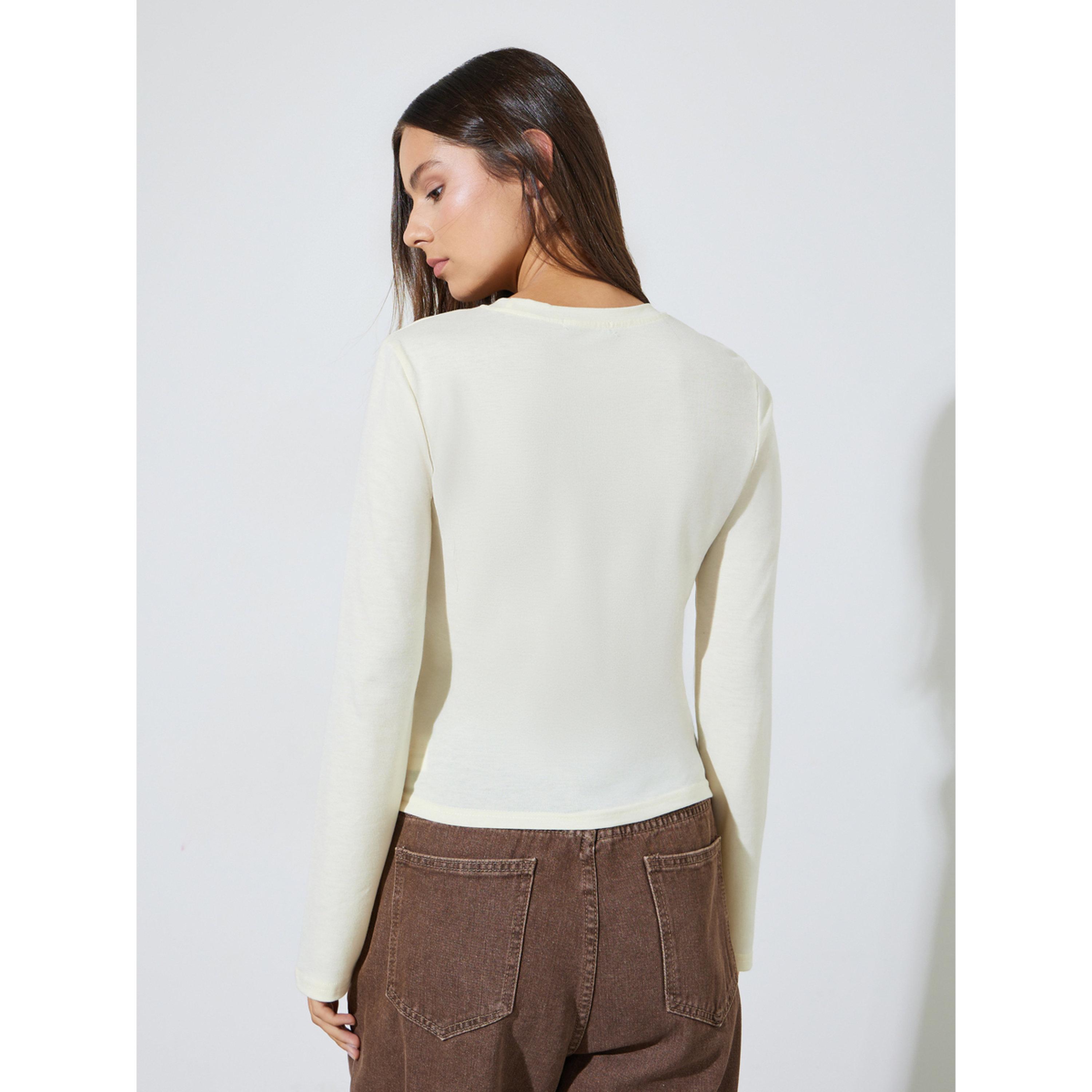 ستايلي - تيشيرت بيج بأكمام طويلة وطبعة شعار بقصة عادية-women-clothing-tshirts-image-3