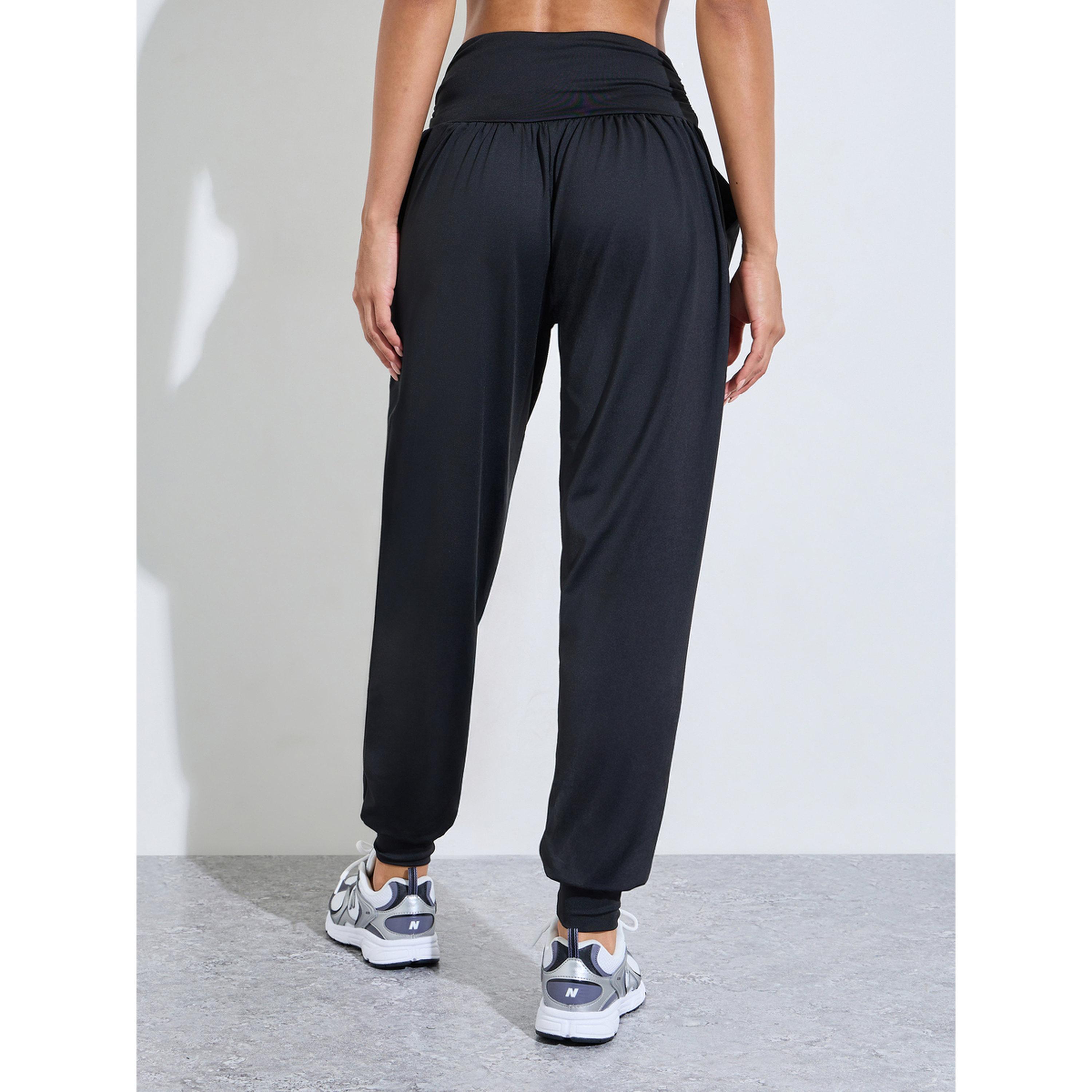 Styli Black Solid Ruched Details Cuffed Hem Joggers-women-clothing-sportswearandactivewear-joggers-image-4