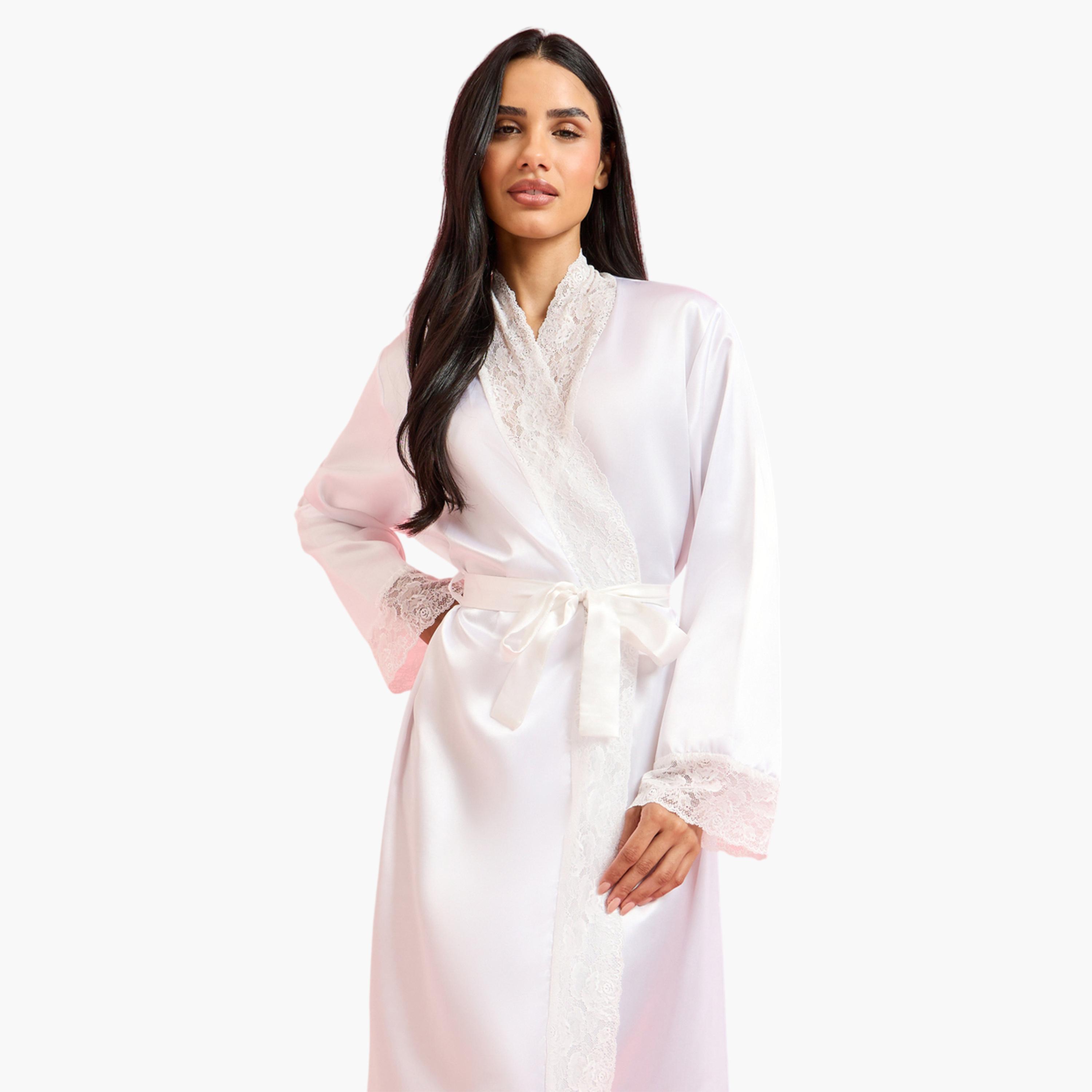 روب طويل أبيض بأكمام طويلة وأطراف دانتيل-women-clothing-nightwear-robes-image-2