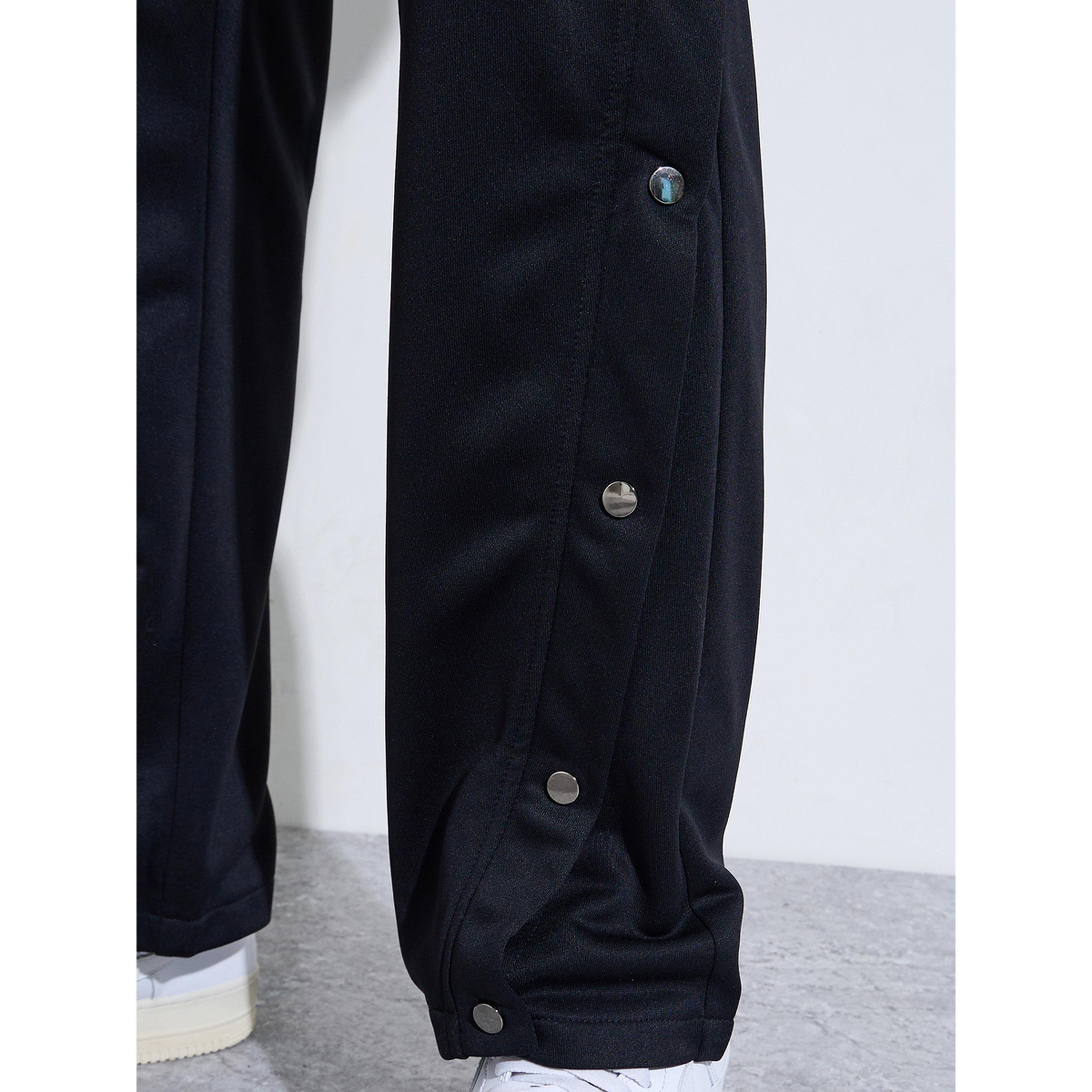 تيك تو - بنطال رجالي أسود سادة قماش محبوك برباط وحافة بأزرار-men-clothing-joggers-image-4