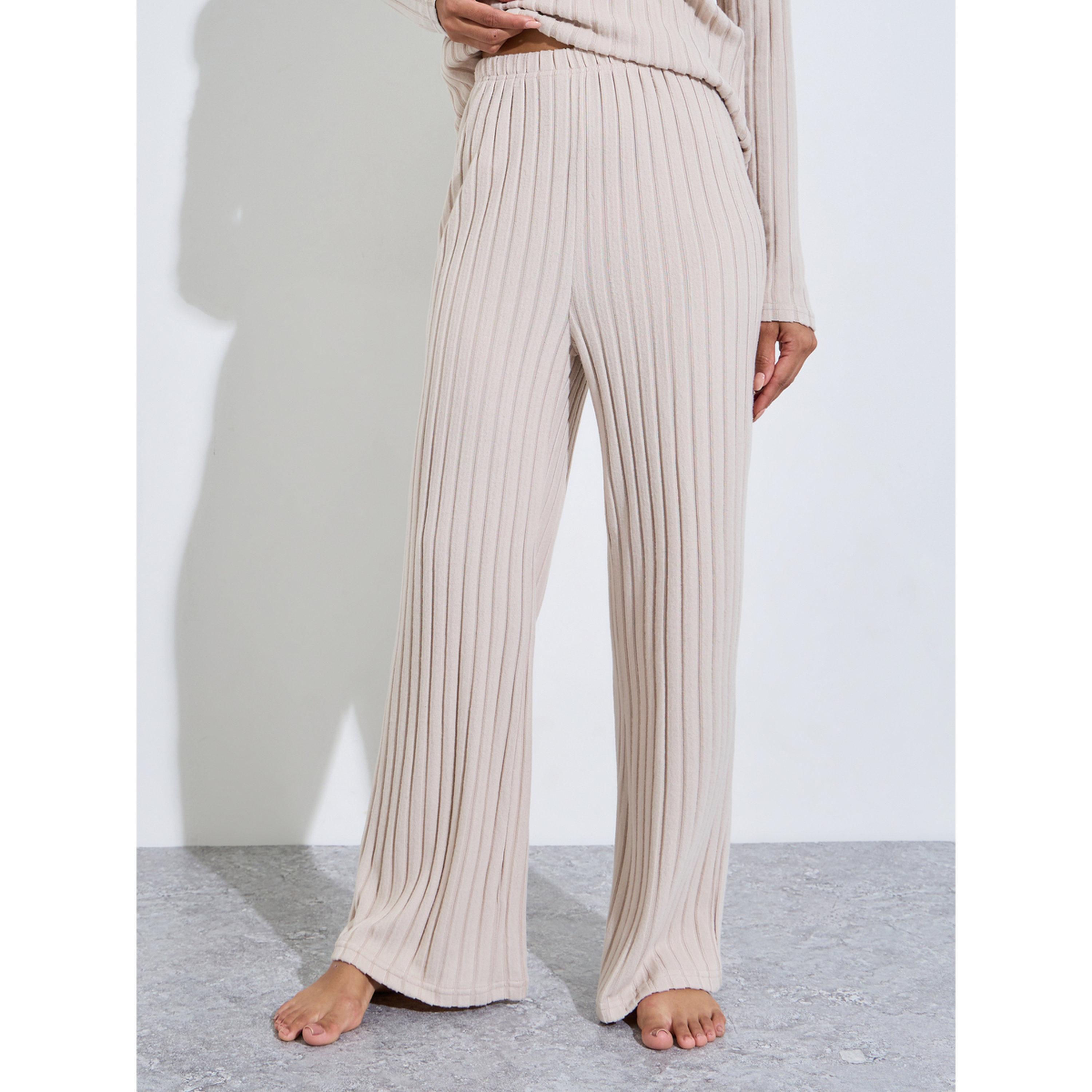 طقم بيجاما من بنطال بأرجل مستقيمة وتيشيرت محبوك بتفاصيل مضلعة بيج-women-clothing-nightwear-pyjamas-longsets-image-5