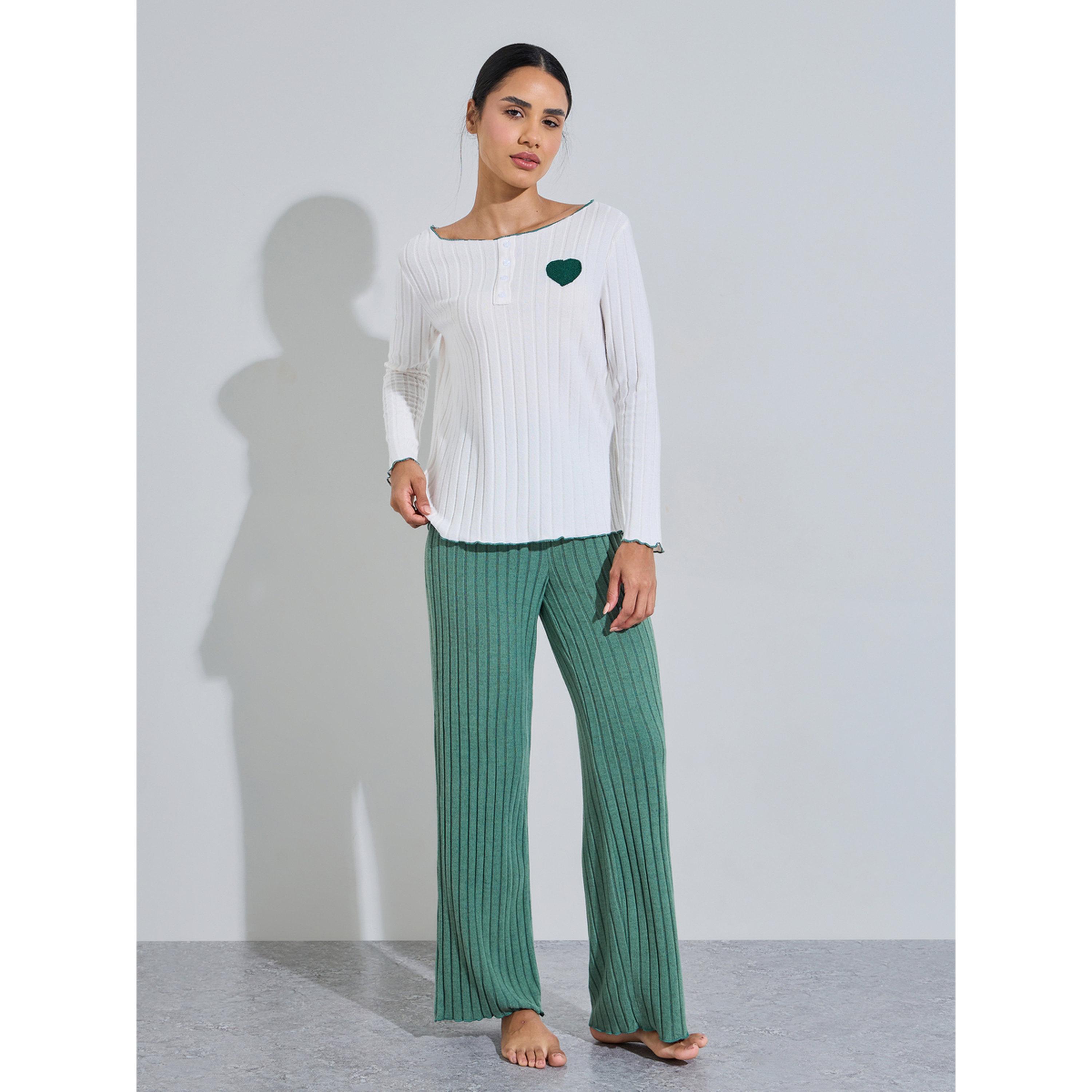 طقم بيجاما من بنطال سادة وبلوزة بياقة قارب بتفاصيل مضلعة وطبعة قلوب أخضر-women-clothing-nightwear-pyjamas-longsets-image-1