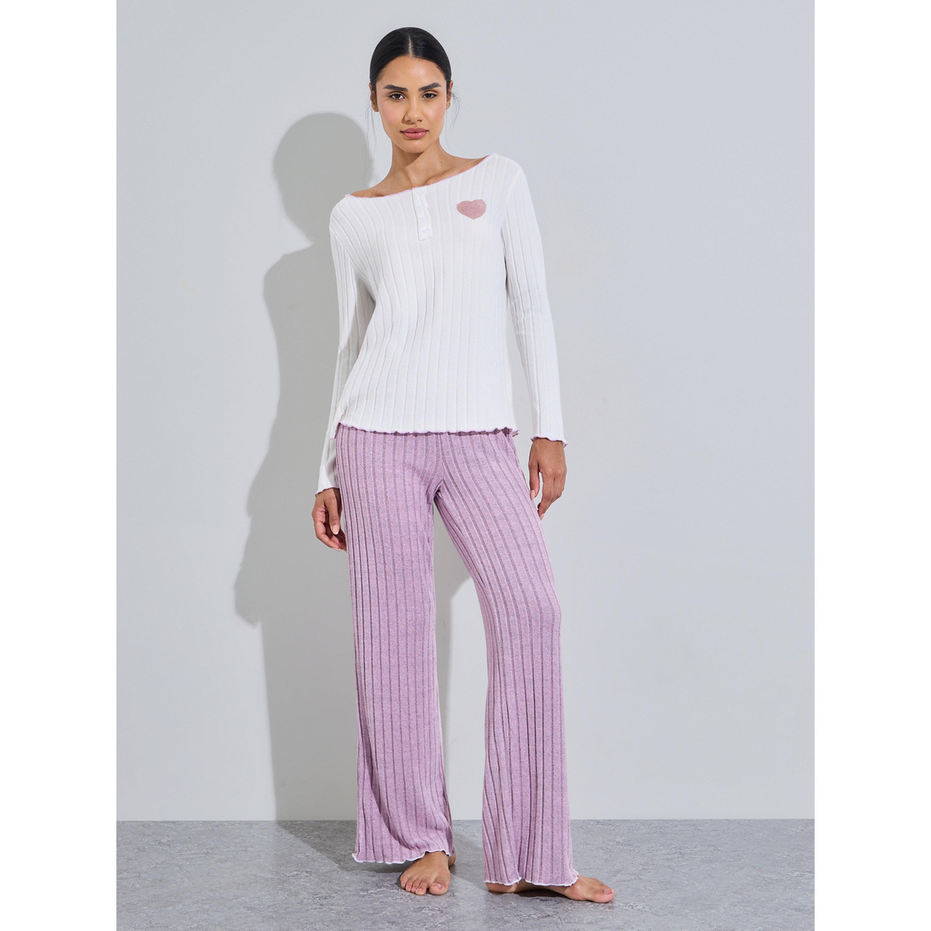 طقم بيجاما من بنطال سادة وبلوزة بياقة قارب بتفاصيل مضلعة وطبعة قلوب وردي-women-clothing-nightwear-pyjamas-longsets-image-1
