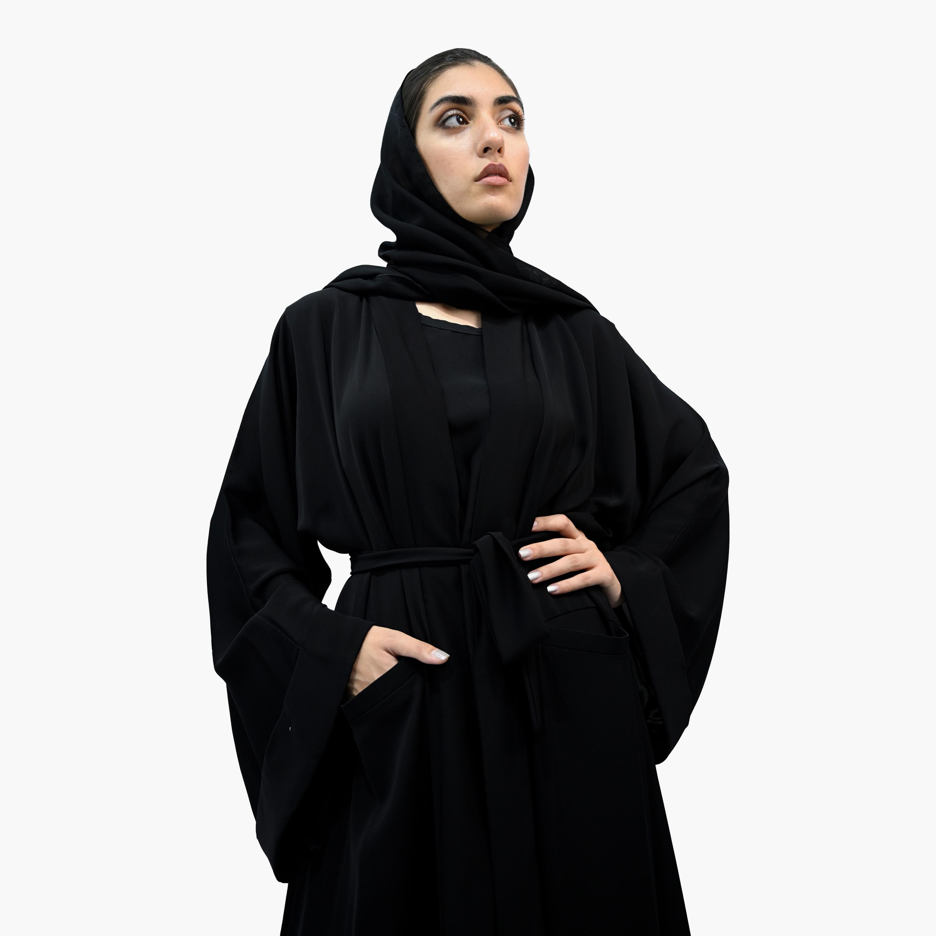 عباية نخبة سوداء بأكمام واسعة وجيوب تأتي مع حجاب وحزام-women-arabicclothing-abayas-image-2