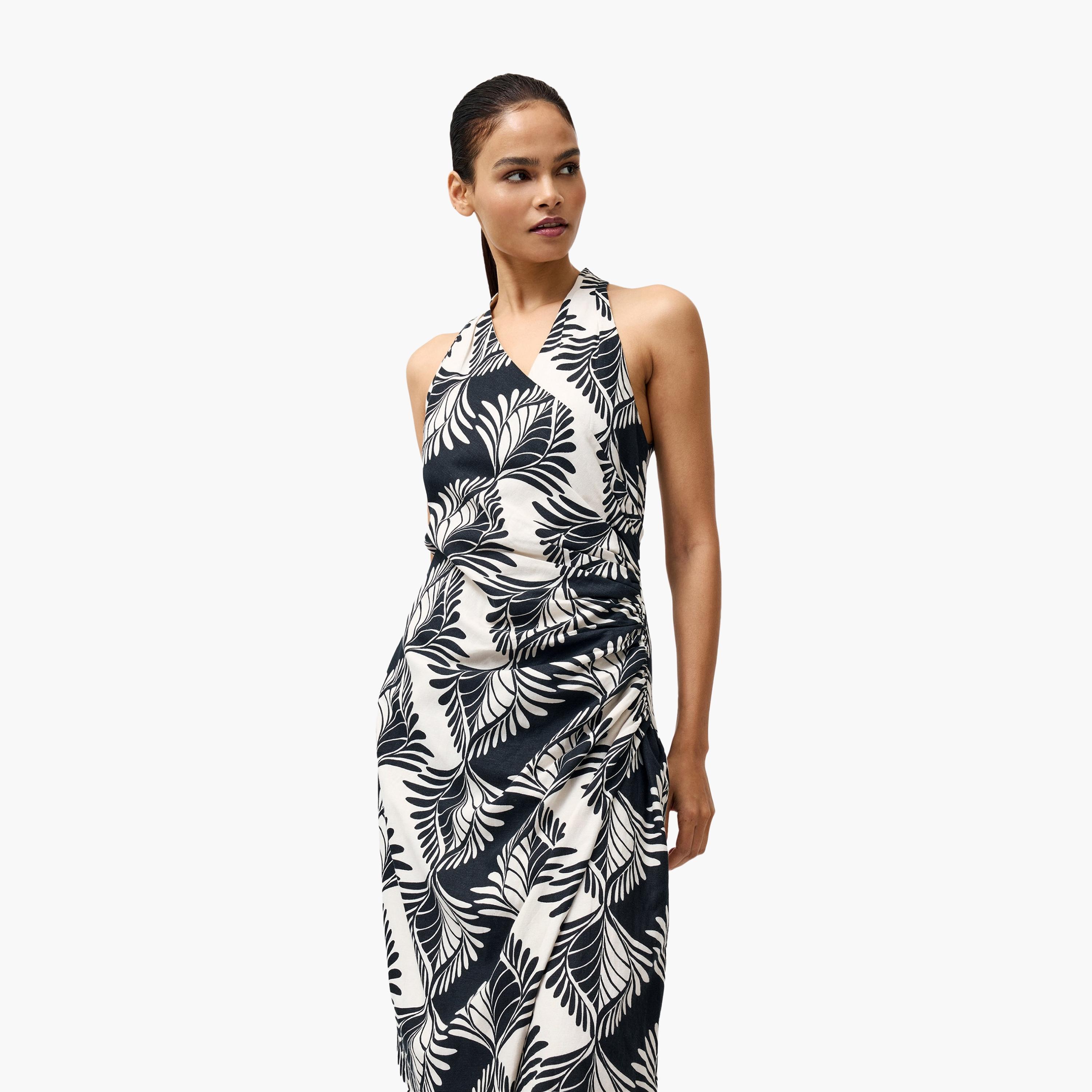 فستان ميدي أسود مطبوع بياقة هالتر للنساء من فرينش كونيكشن-women-clothing-dresses-image-2