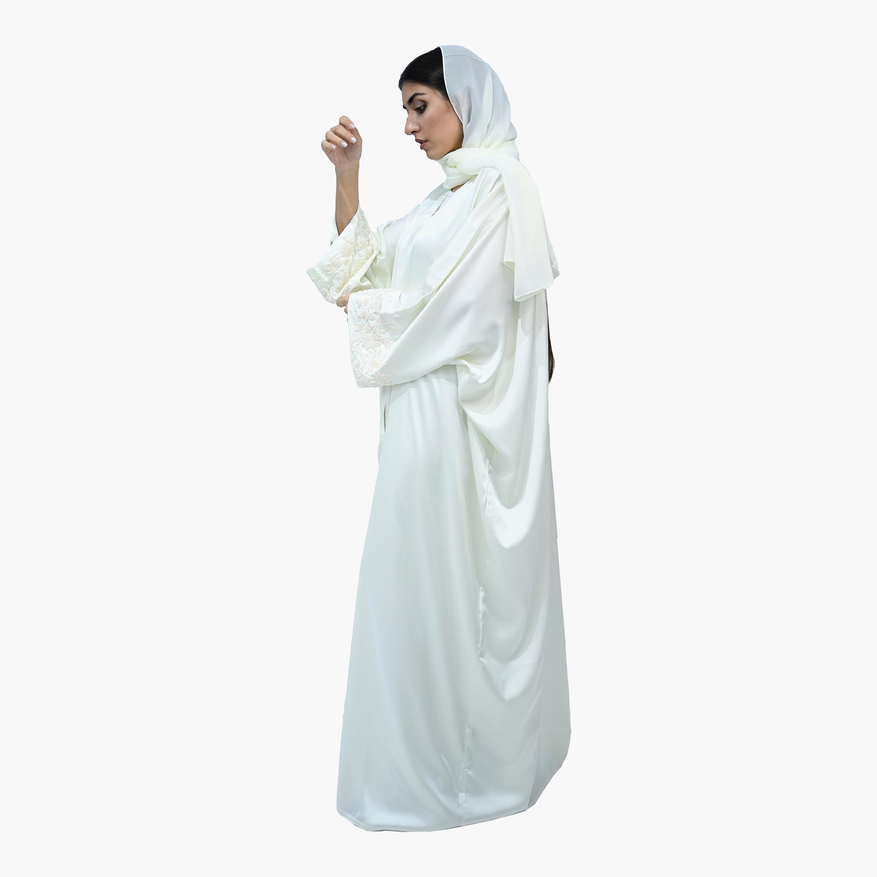 عباية نخبة بشت بأساور مطرزة باللون العاجي وأكمام واسعة تأتي مع الحجاب-women-arabicclothing-abayas-image-4