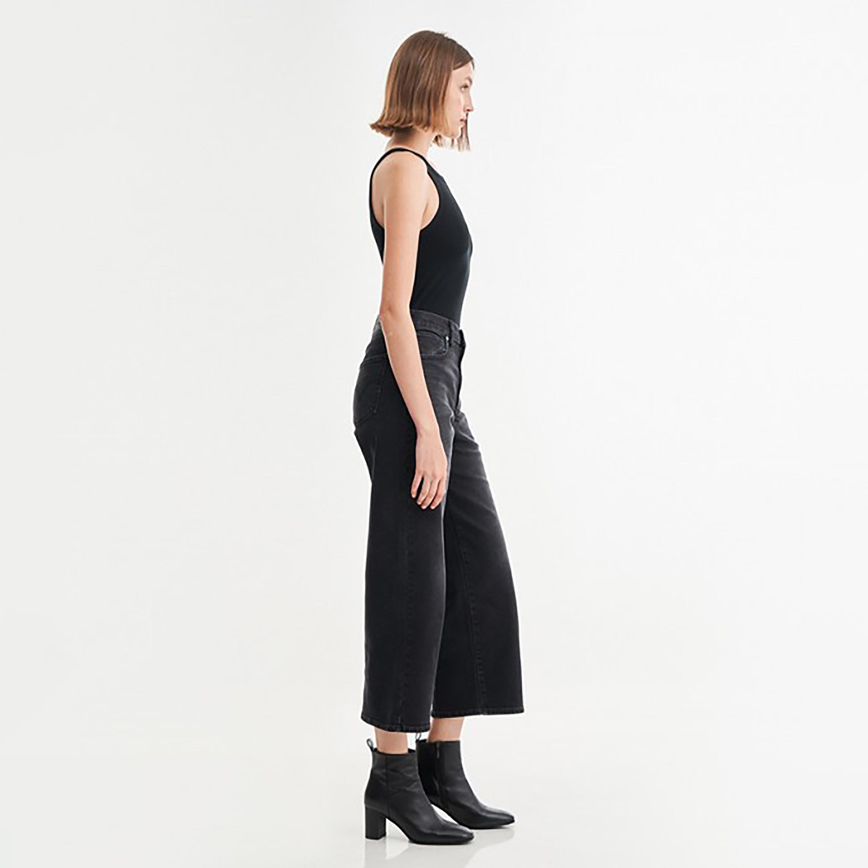 بنطال جينز بلون اسود من ليفايز ذو سليم فيت هاي رايز مع واسع الساق-women-clothing-bottoms-jeans-image-2