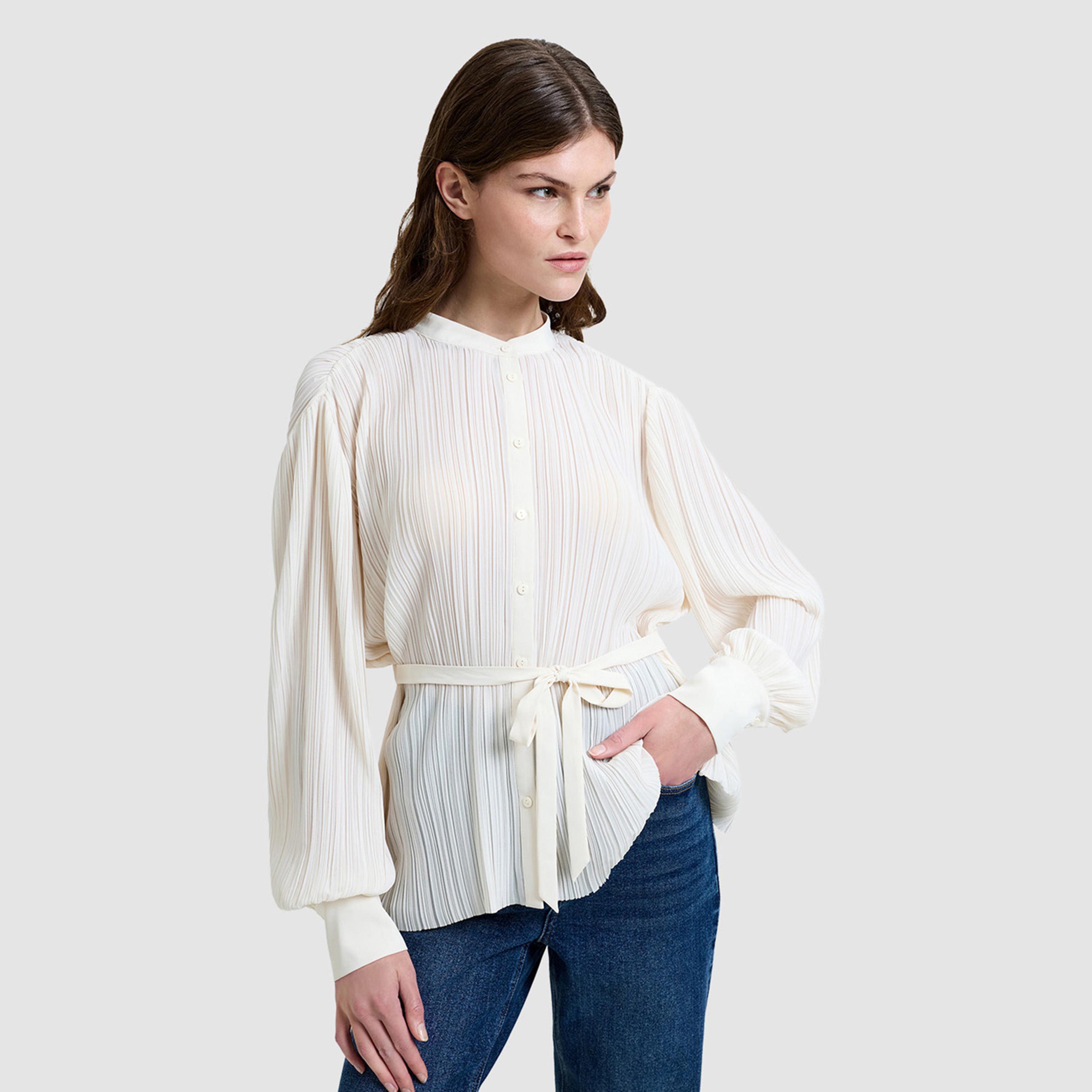 بلوزة نسائية بأكمام "بيشوب" وياقة "باند" وقماش بارز لون كريمي من فرينش كونكشن-women-clothing-shirtsandblouses-blouses-image-1