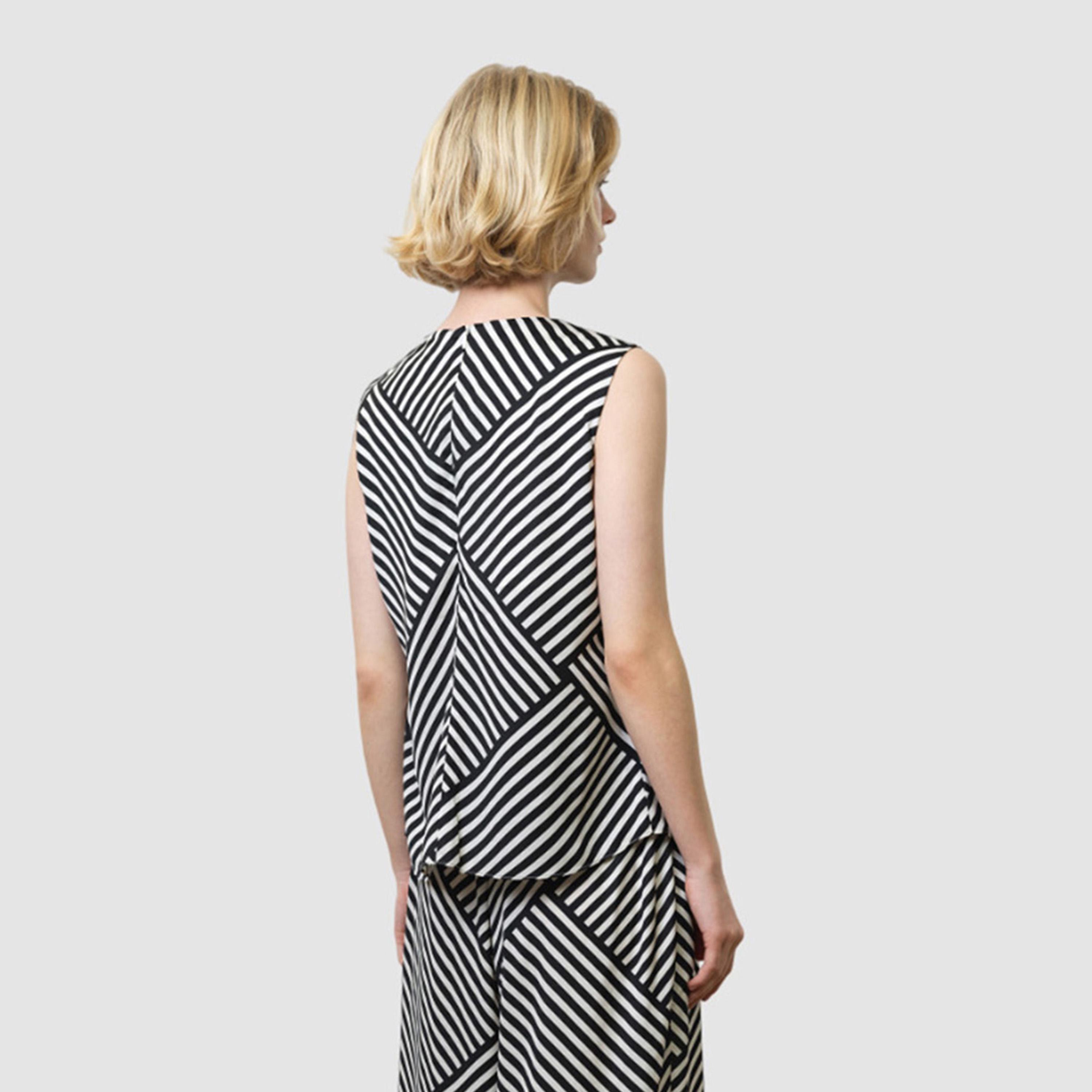بلوزة نسائية بياقة منسدلة "كاول نيك" ومخططة لون أسود من فرينش كونكشن-women-clothing-shirtsandblouses-blouses-image-3