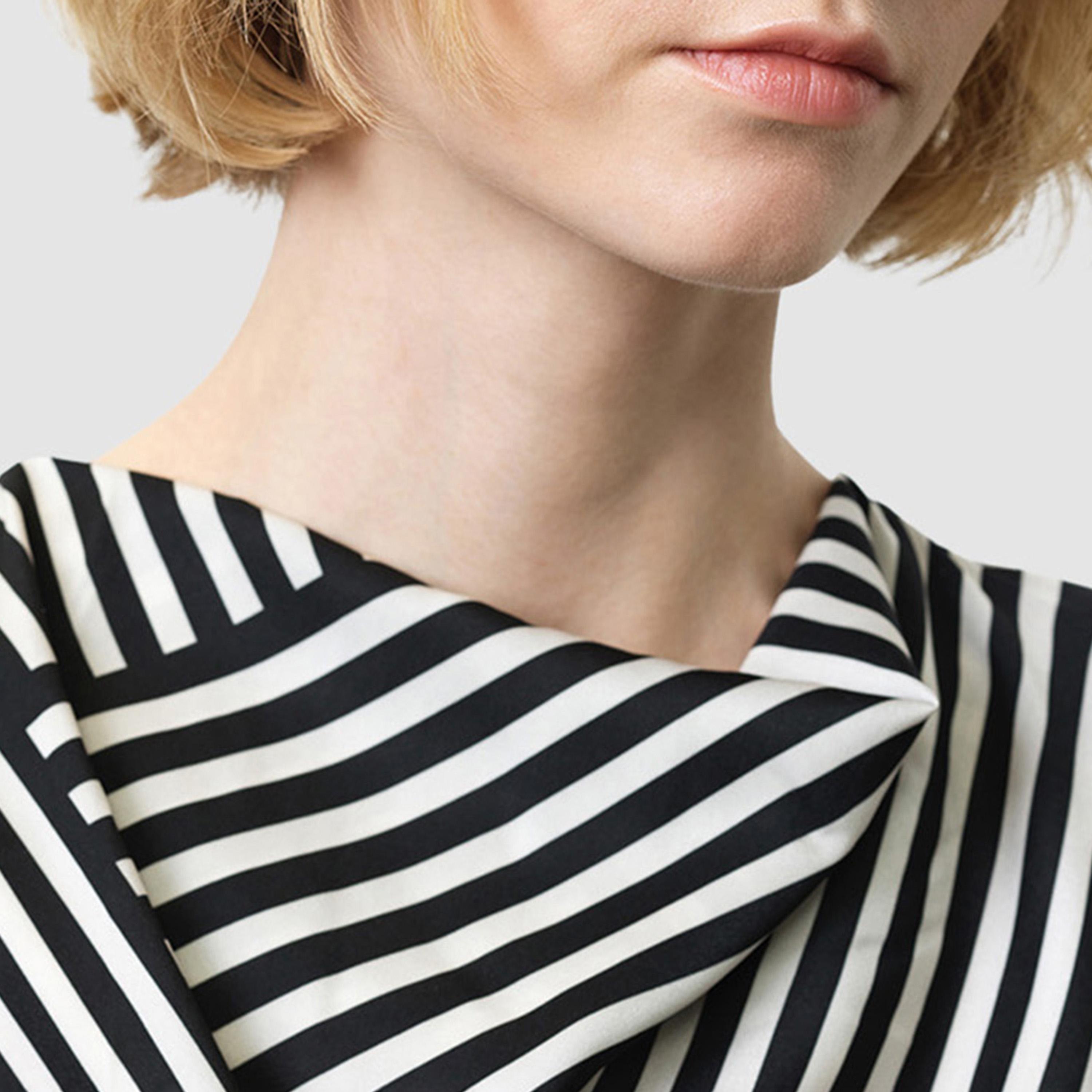 بلوزة نسائية بياقة منسدلة "كاول نيك" ومخططة لون أسود من فرينش كونكشن-women-clothing-shirtsandblouses-blouses-image-5
