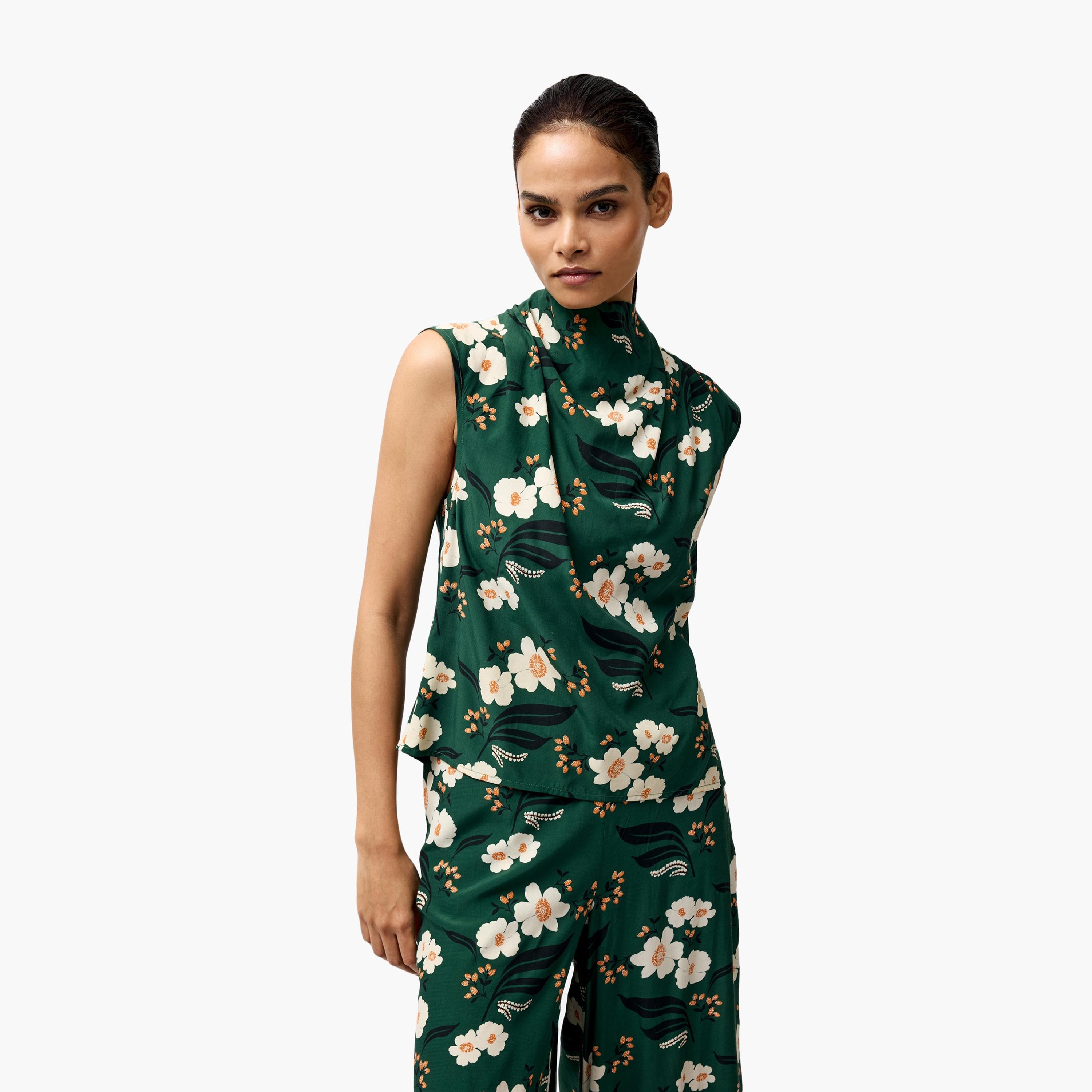 بلوزة نسائية بياقة عالية مزينة بطبعة زهور خضراء من فرينش كونيكشن-women-clothing-shirtsandblouses-blouses-image-2