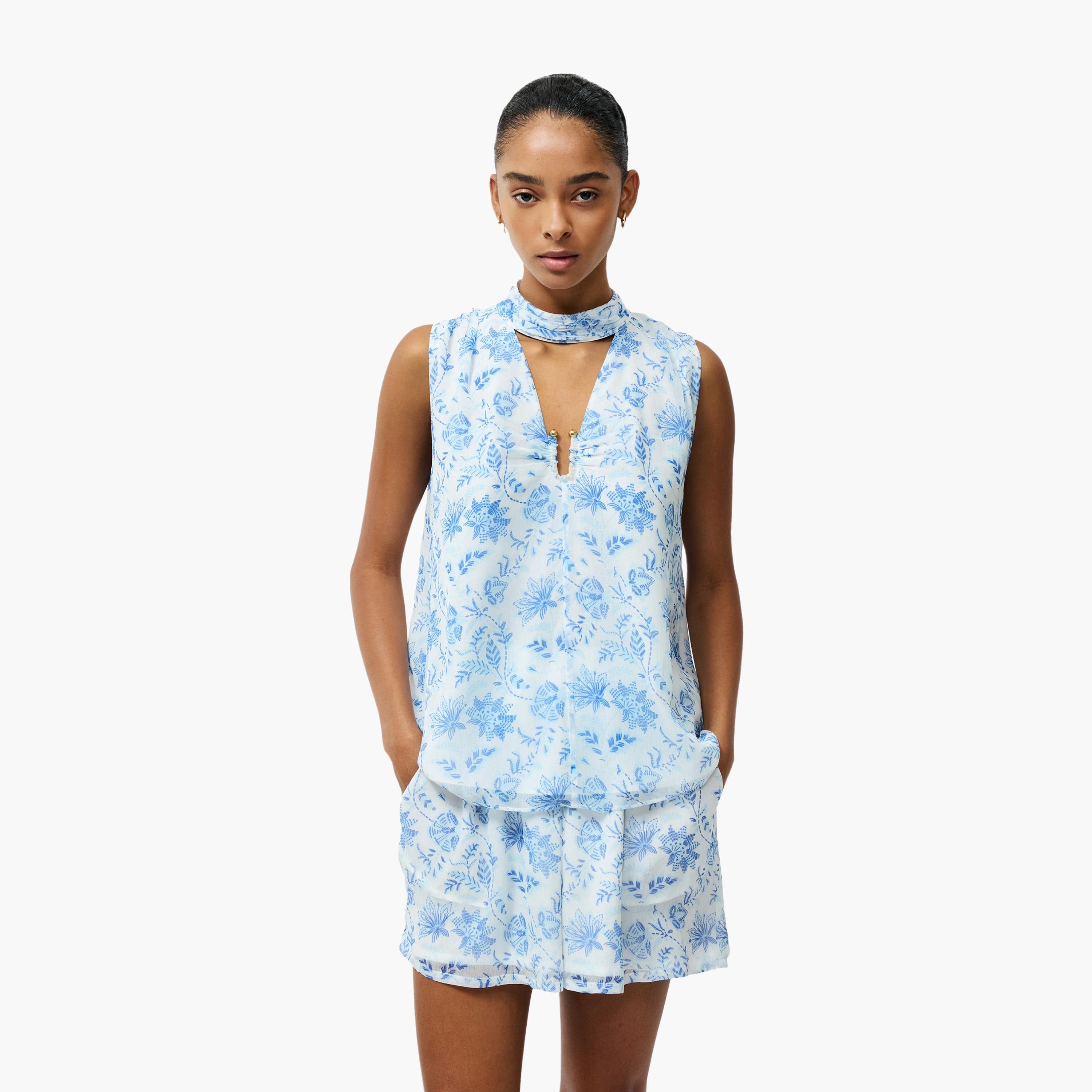 بلوزة نسائية بيضاء بياقة عالية مزينة بطبعة زهور من فرينش كونيكشن-women-clothing-shirtsandblouses-blouses-image-1