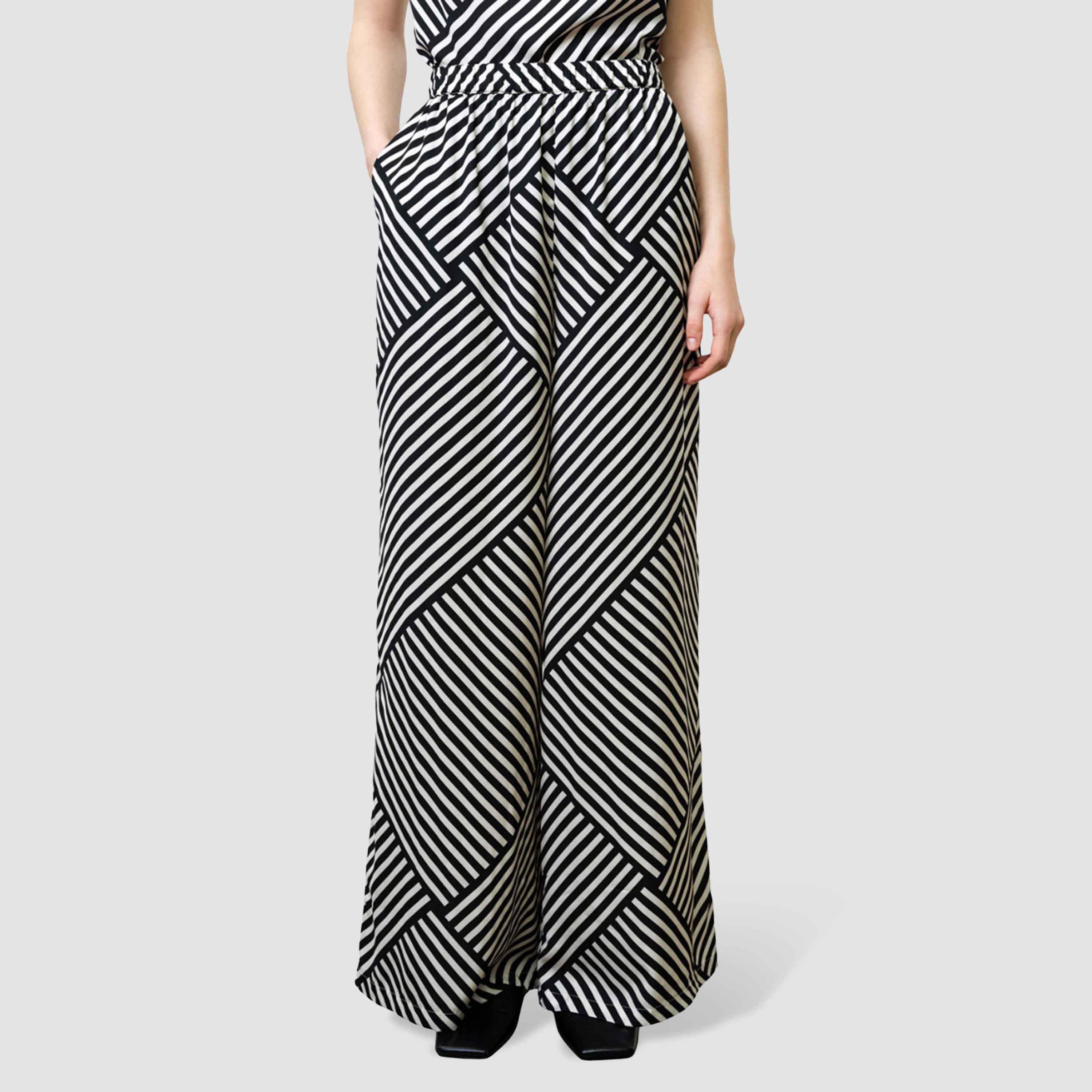 بنطلون نسائي أرجل واسعة ومخطط لون أسود من فرينش كونكشن-women-clothing-bottoms-trousers-image-1