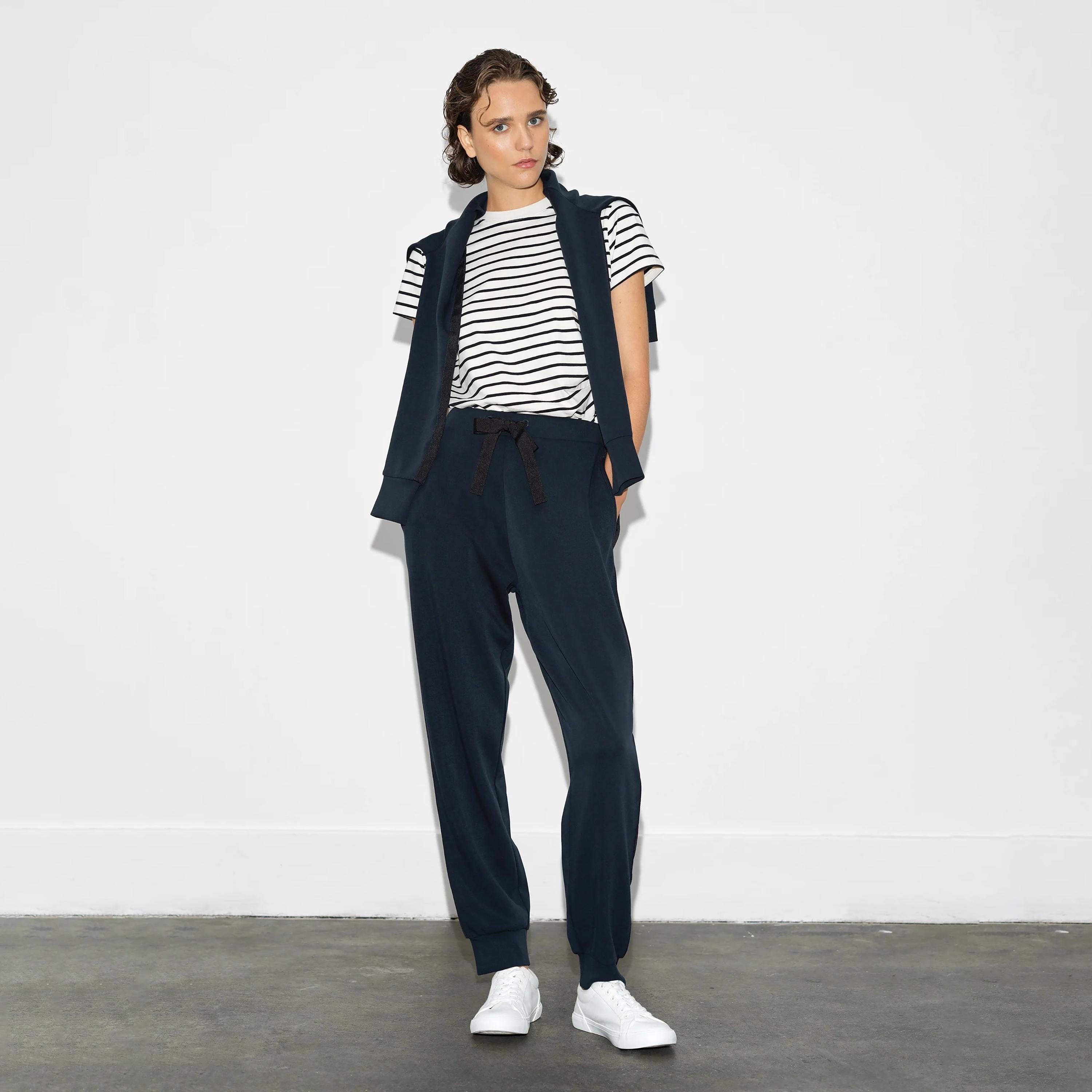 بنطال رياضي (جوغر) حريمي بقصة مكفوفة (تاپرد) وخصر ببرباط باللون الأزرق من فرينش كونكشن-women-clothing-joggers-image-2