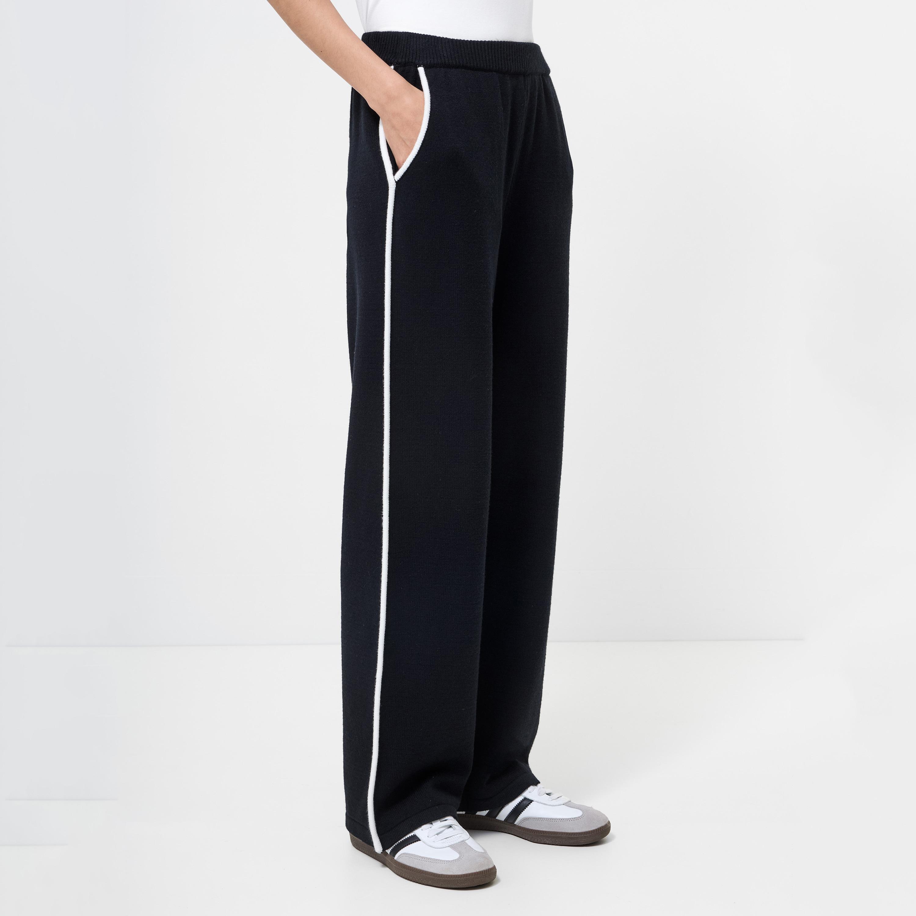 بنطال حريمي بقصة أرجل واسعة وخصر مطاطي وشريط جانبي من فرينش كونكشن-women-clothing-trousers-image-5