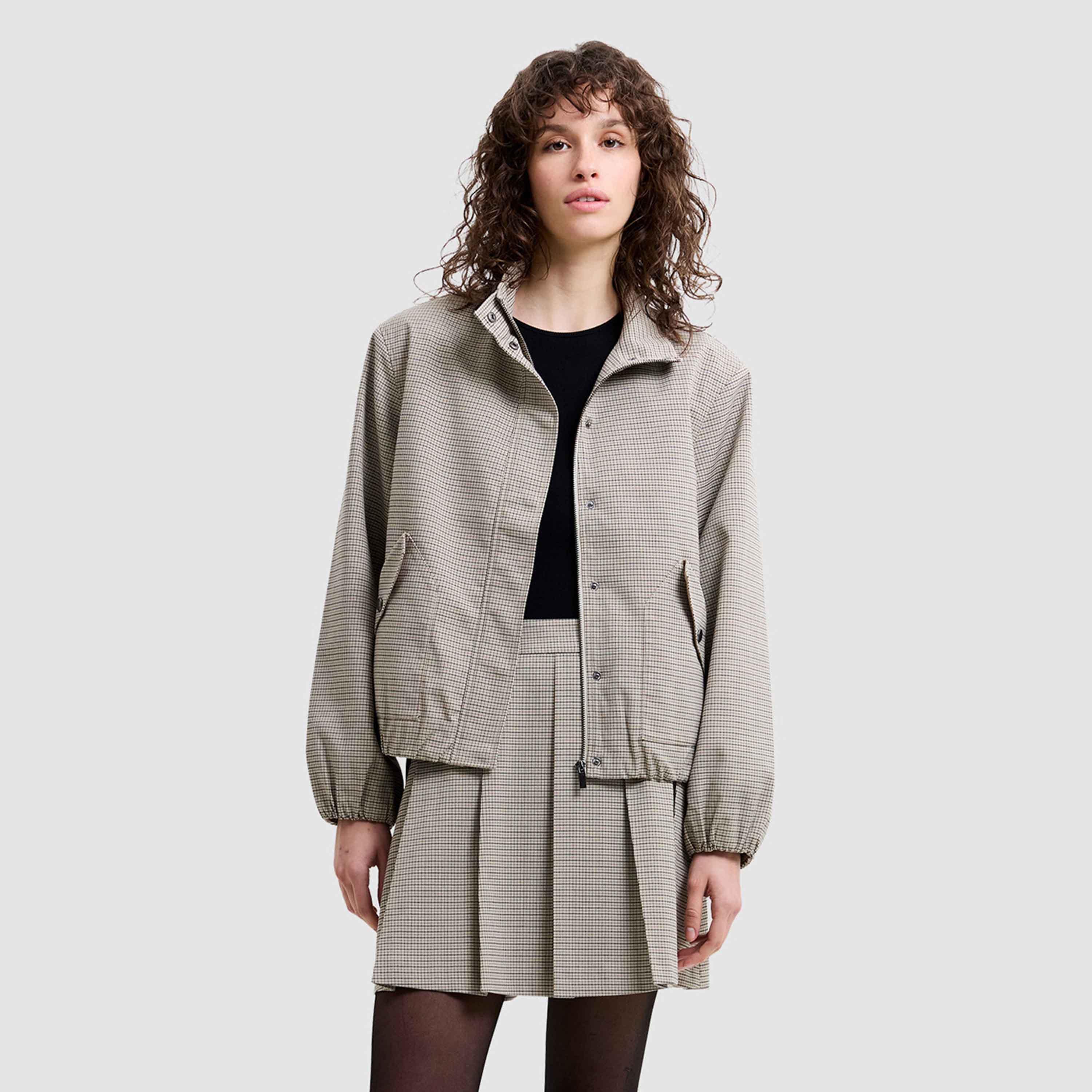 جاكيت نسائي برقبة عالية ونقشة مربعات دقيقة "ميكرو تشيكد" لون بيج من فرينش كونكشن-women-winterwear-coatsandjackets-jackets-image-1