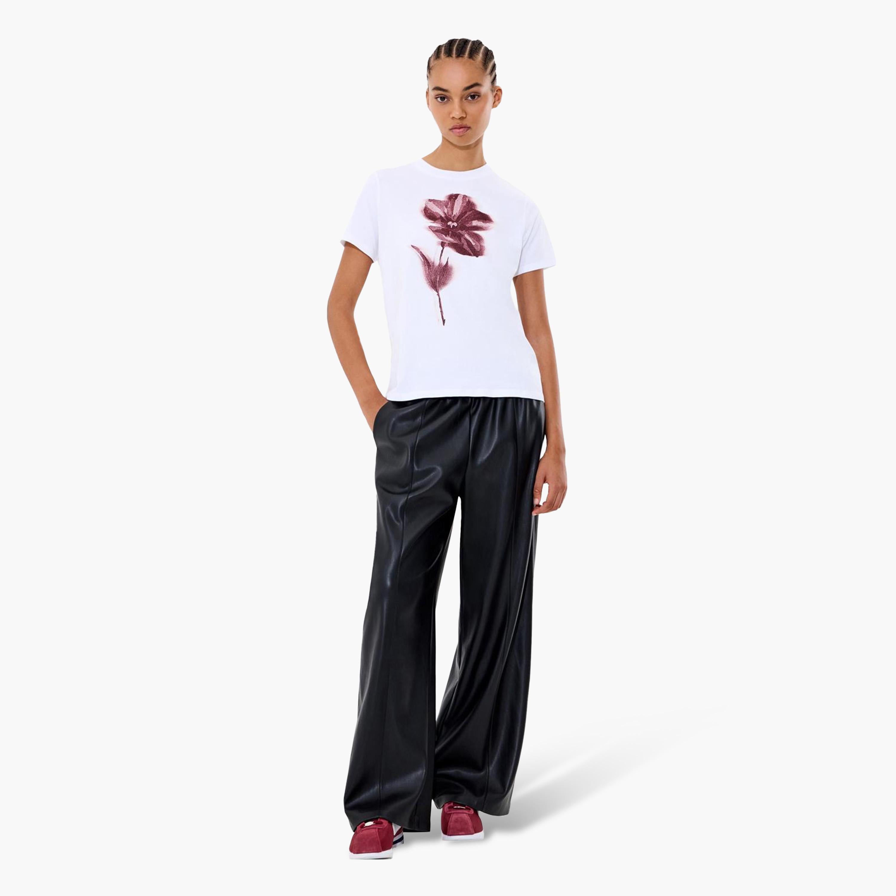 تيشيرت نسائي أبيض مطبوع عليه رسومات من فرينش كونيكشن-women-clothing-tshirts-image-2