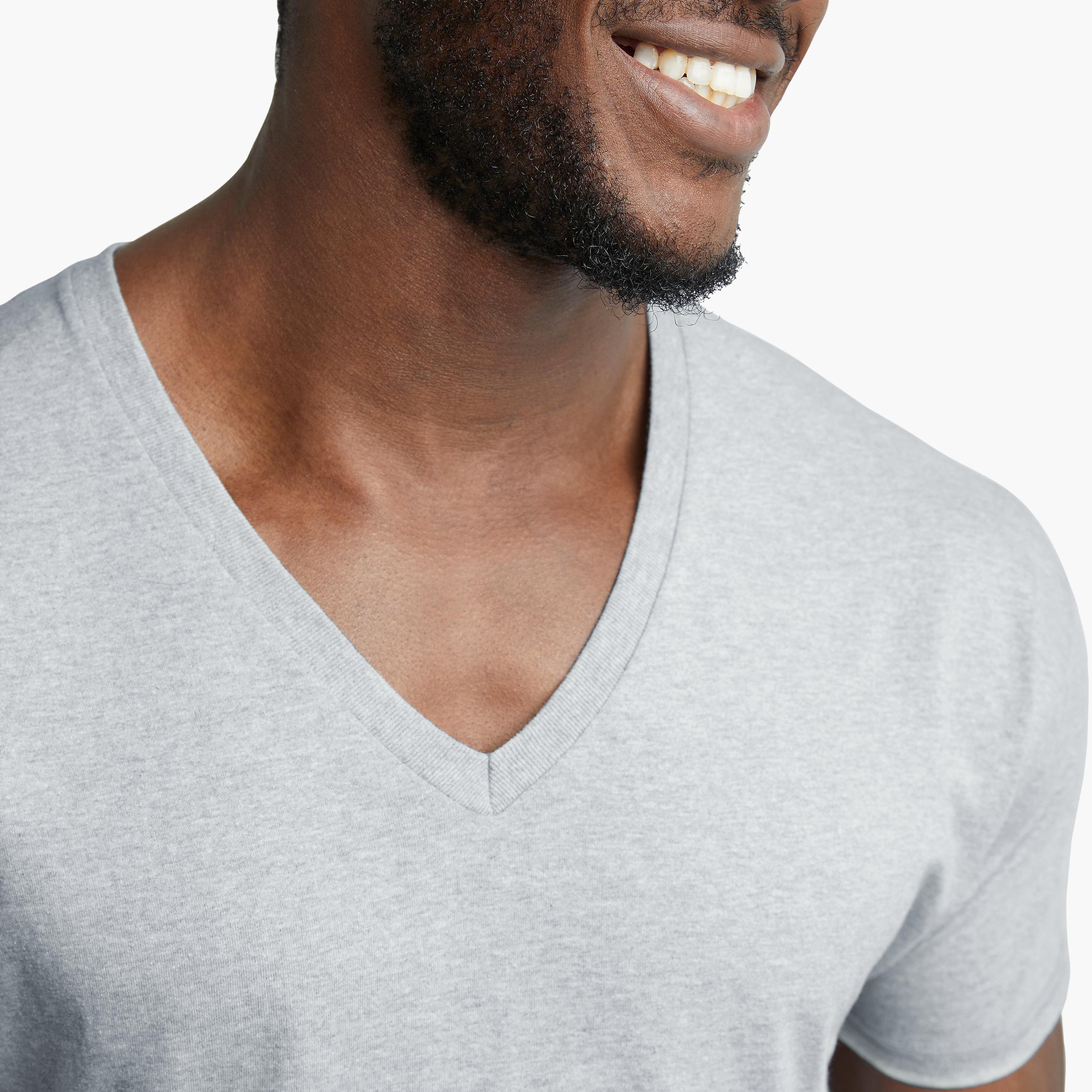 تيشيرت رجالي سادة بياقة V وأكمام قصيرة من هانيس-men-clothing-tshirtsandpolos-tshirts-image-5