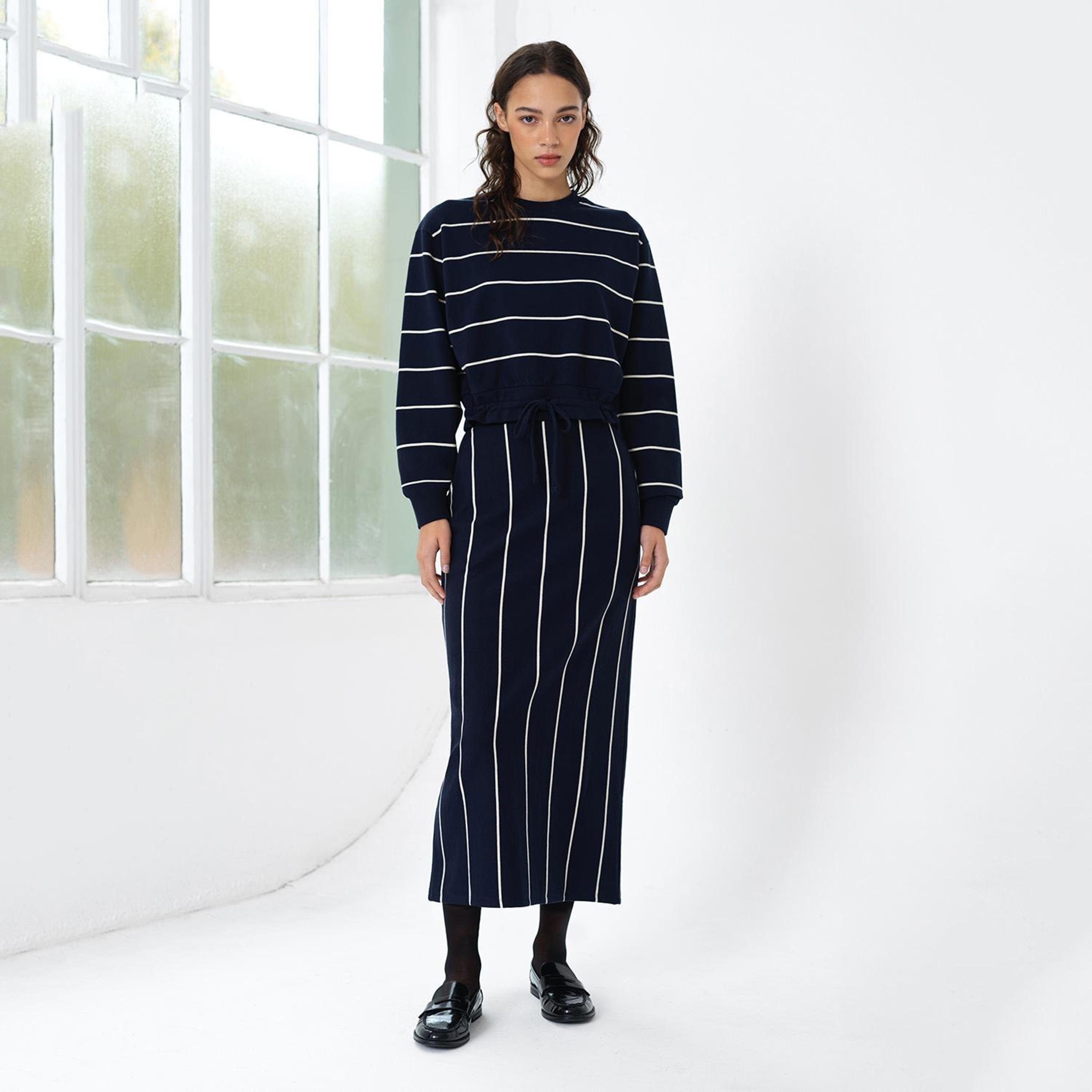 سويت شيرت حريمي مخطط باللون الأزرق من فرينش كونكشن-women-clothing-hoodiesandsweatshirts-sweatshirts-image-2