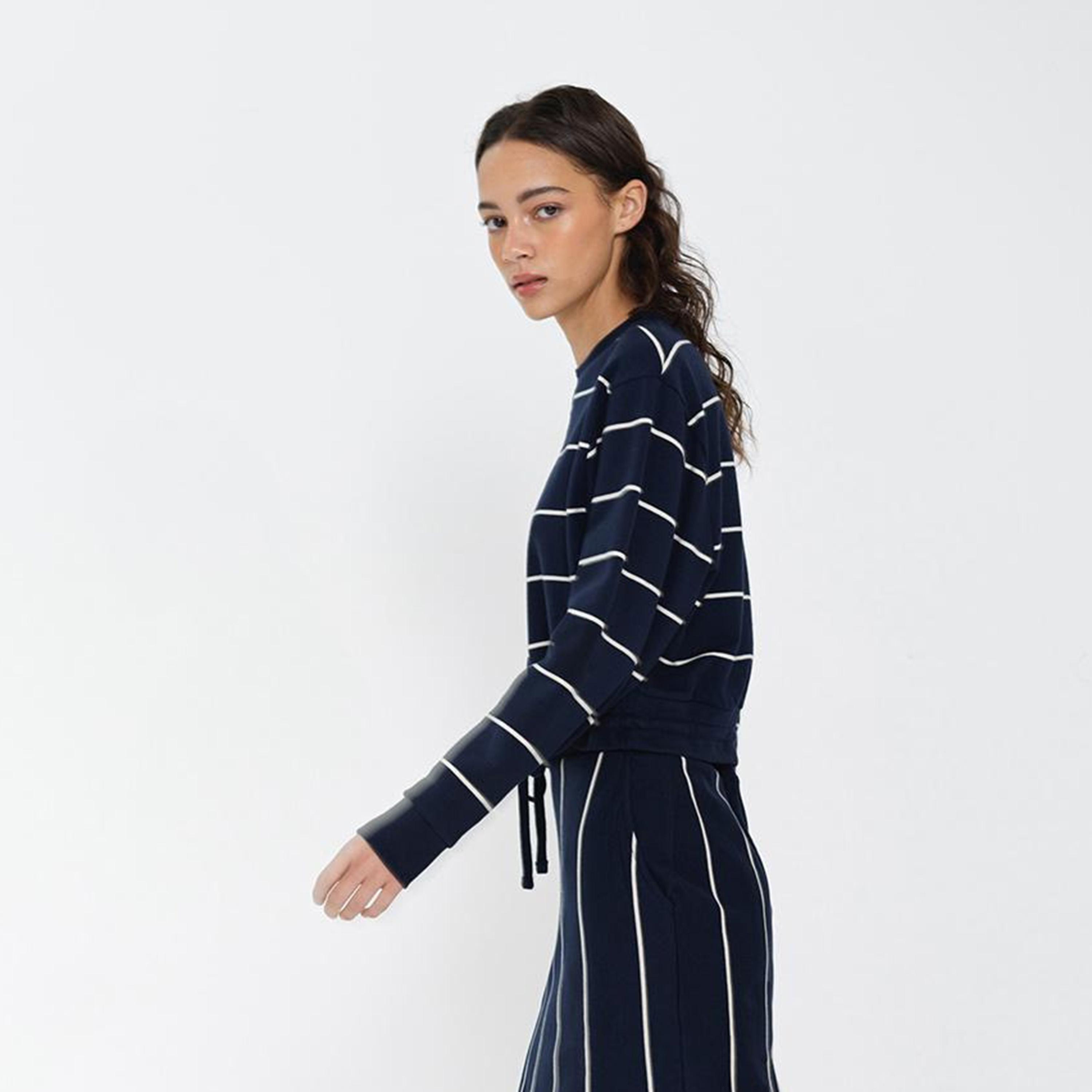 سويت شيرت حريمي مخطط باللون الأزرق من فرينش كونكشن-women-clothing-hoodiesandsweatshirts-sweatshirts-image-4