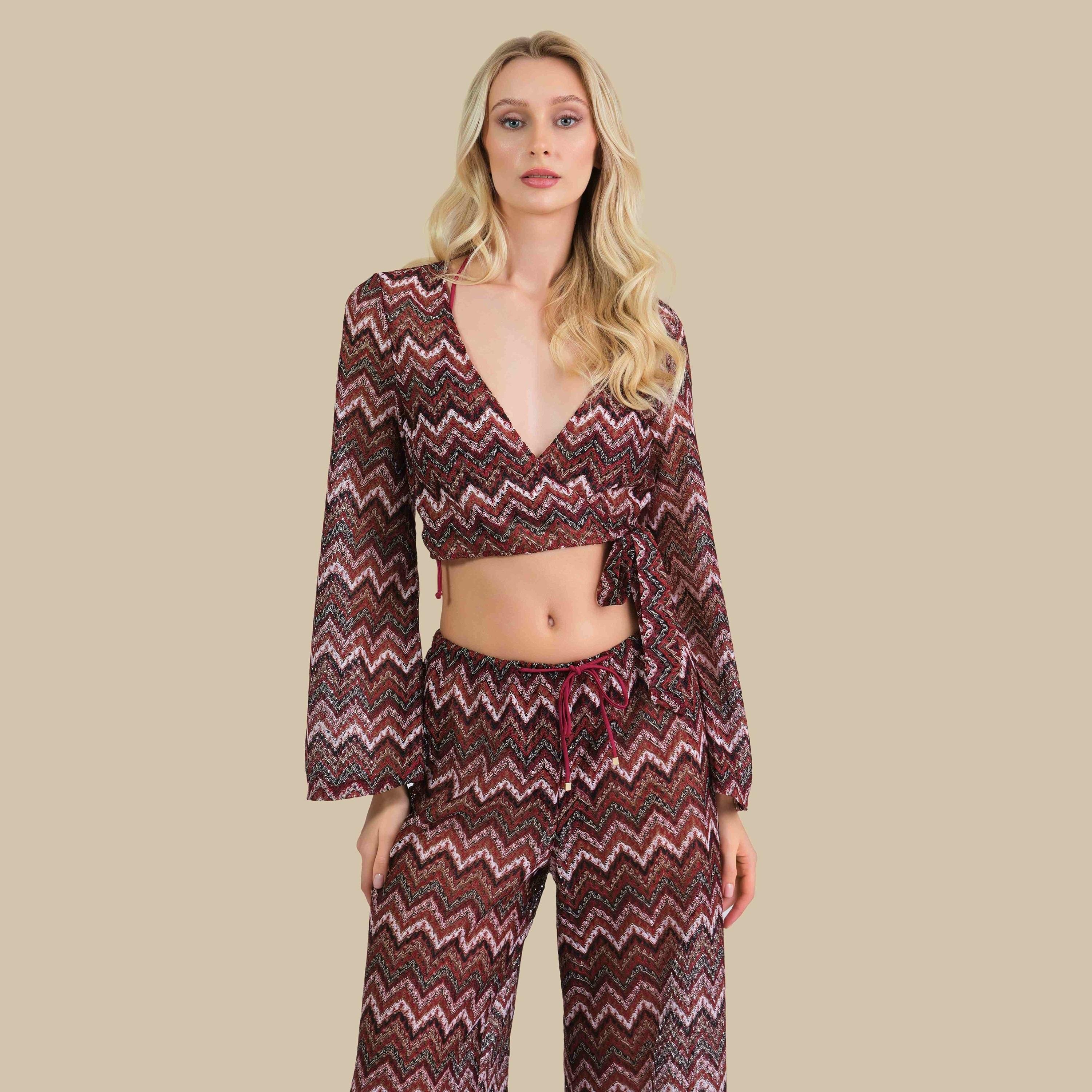 بلوزة نسائية قصيرة بياقة V وأكمام طويلة بنقشة متعرجة من إيسلا اند إيفي-women-clothing-swimandbeach-beachwear-image-1